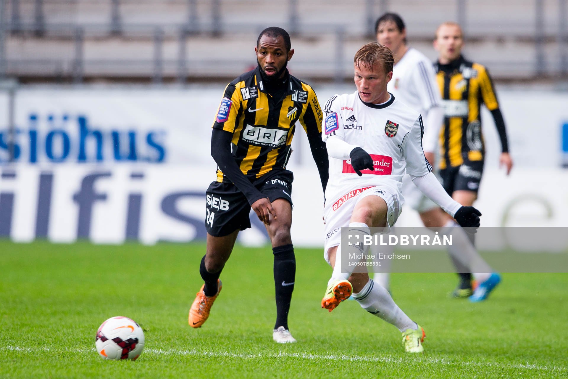 Brommapojkarnas Nicklas Bärkroth och Häckens Rene