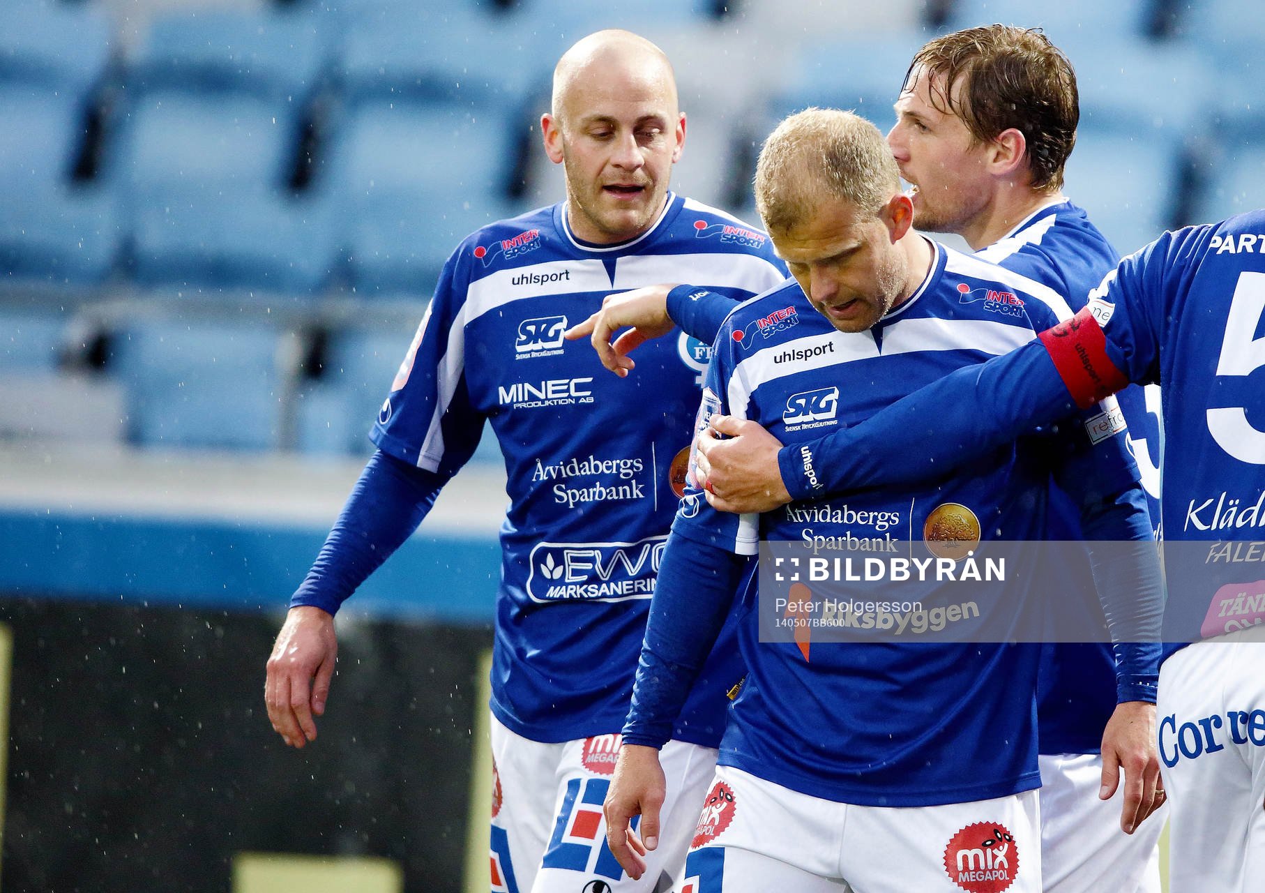 Åtvidabergs Daniel Sjölund ocg Kristian Bergström deppar