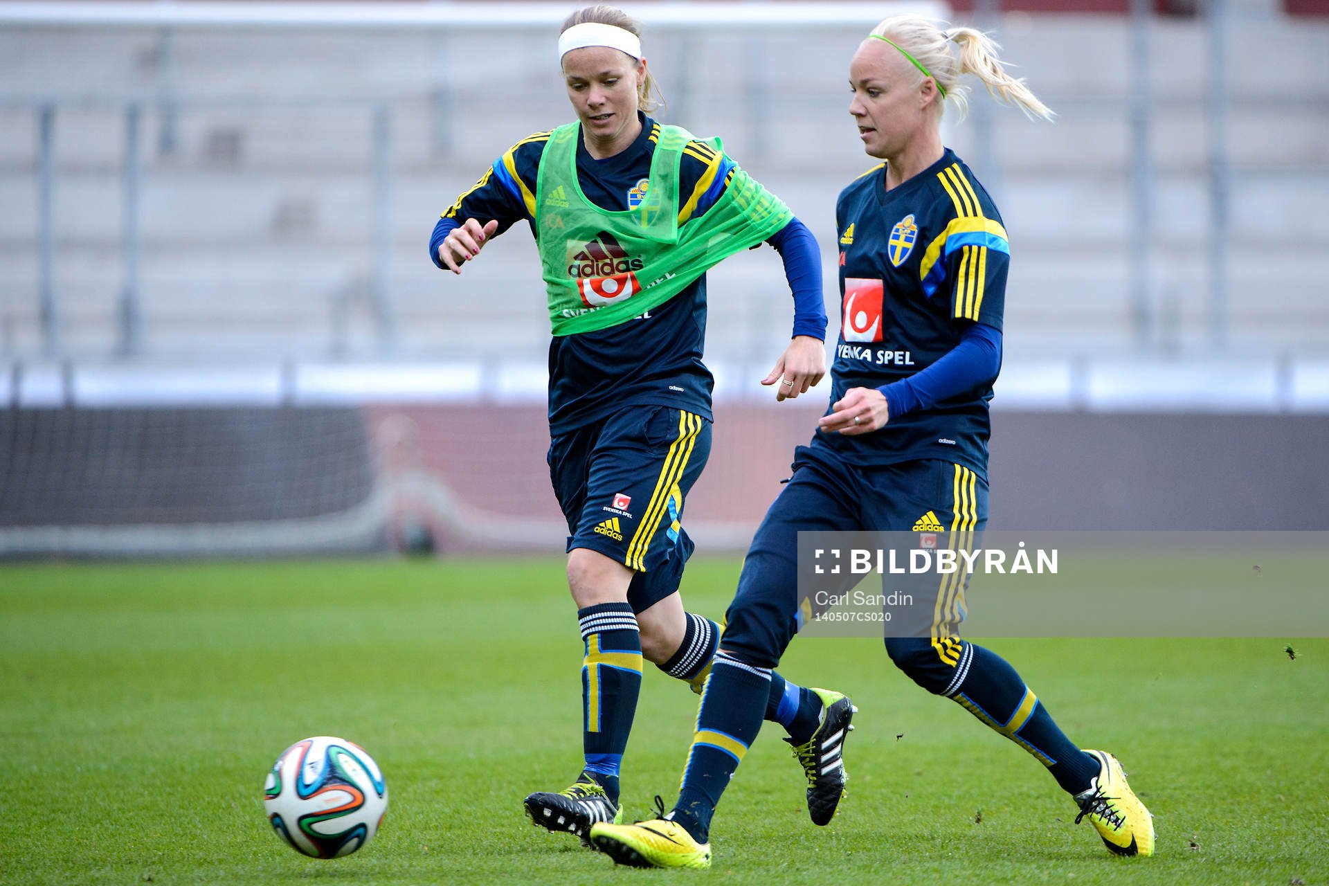 Sveriges Sara Thunebro och Caroline Seger