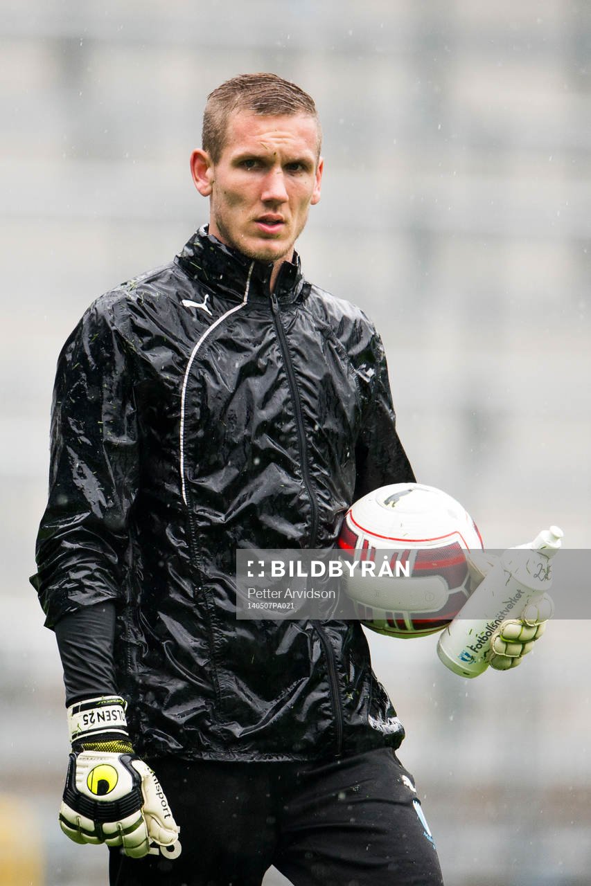 Malmö FFs målvakt Robin Olsen under Malmö FFs träning inför derbyt mot Helsingborg den 7 maj 2014 i Malmö.