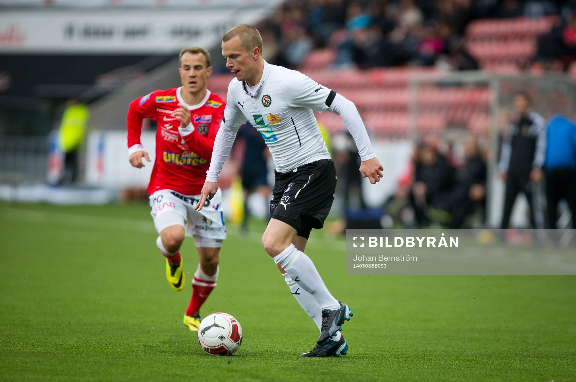 Örebros Daniel Gustavsson mot Falkenbergs Calle Wede