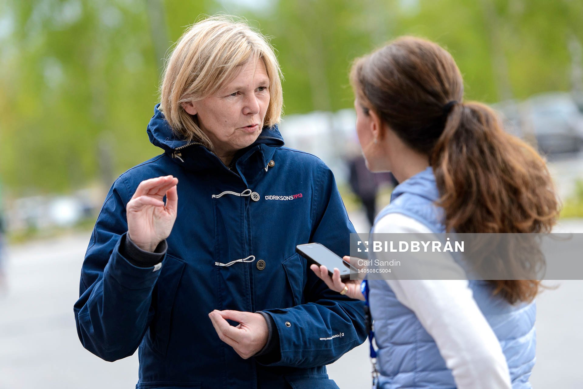 Skottlands förbundskapten Anna Signeul blir intervjuad