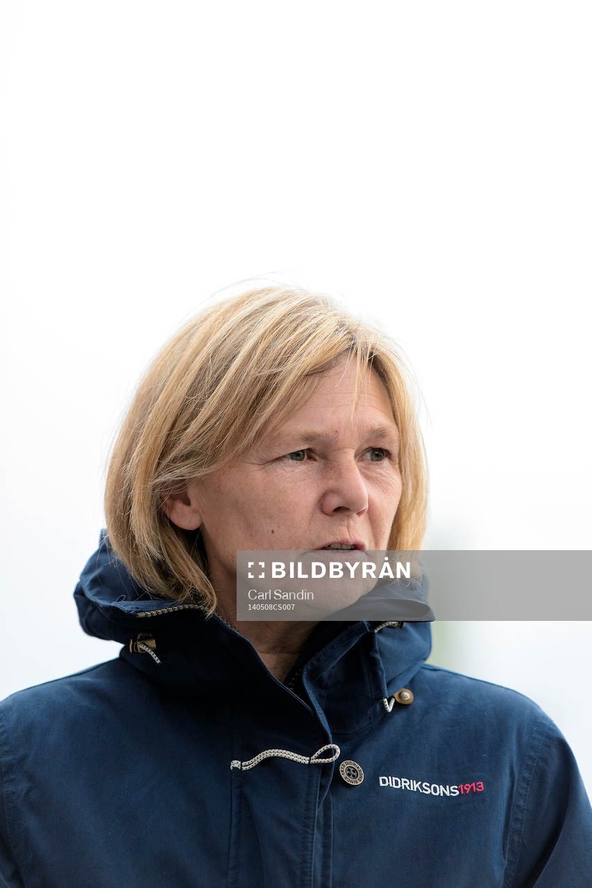 Skottlands förbundskapten Anna Signeul innan