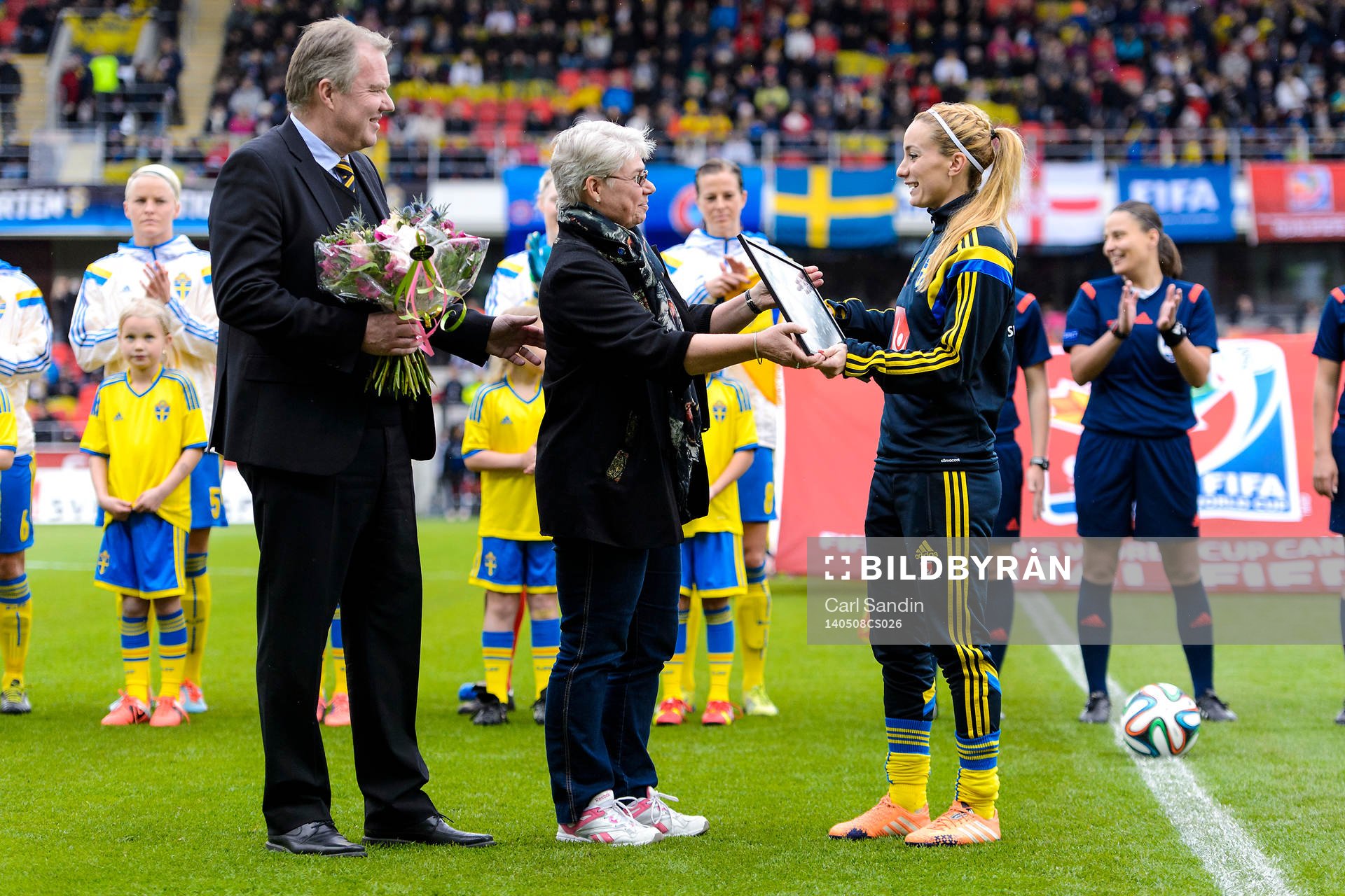 Damlandslagets första målskytt Ann Jansson och tusende