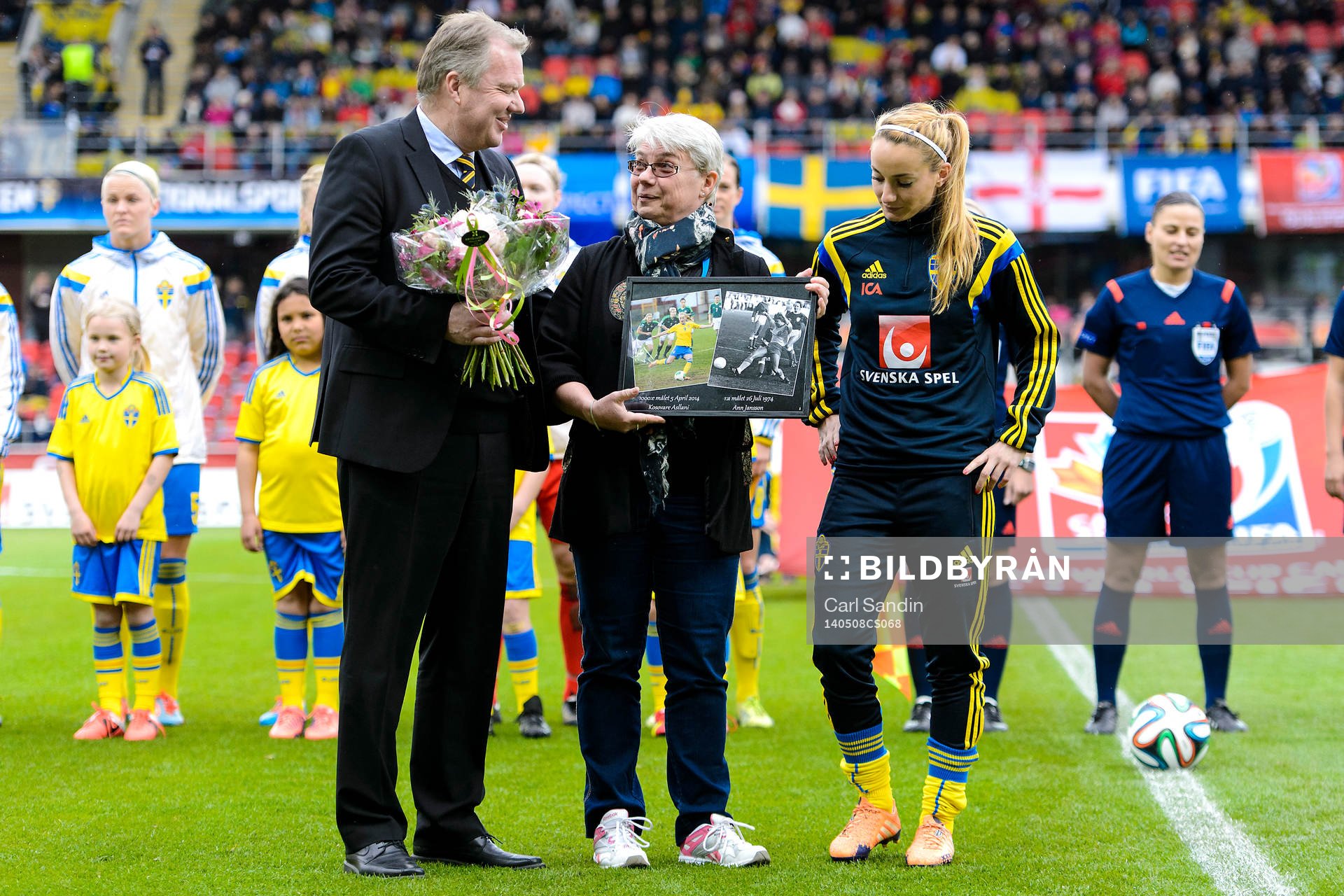Damlandslagets första målskytt Ann Jansson och tusende