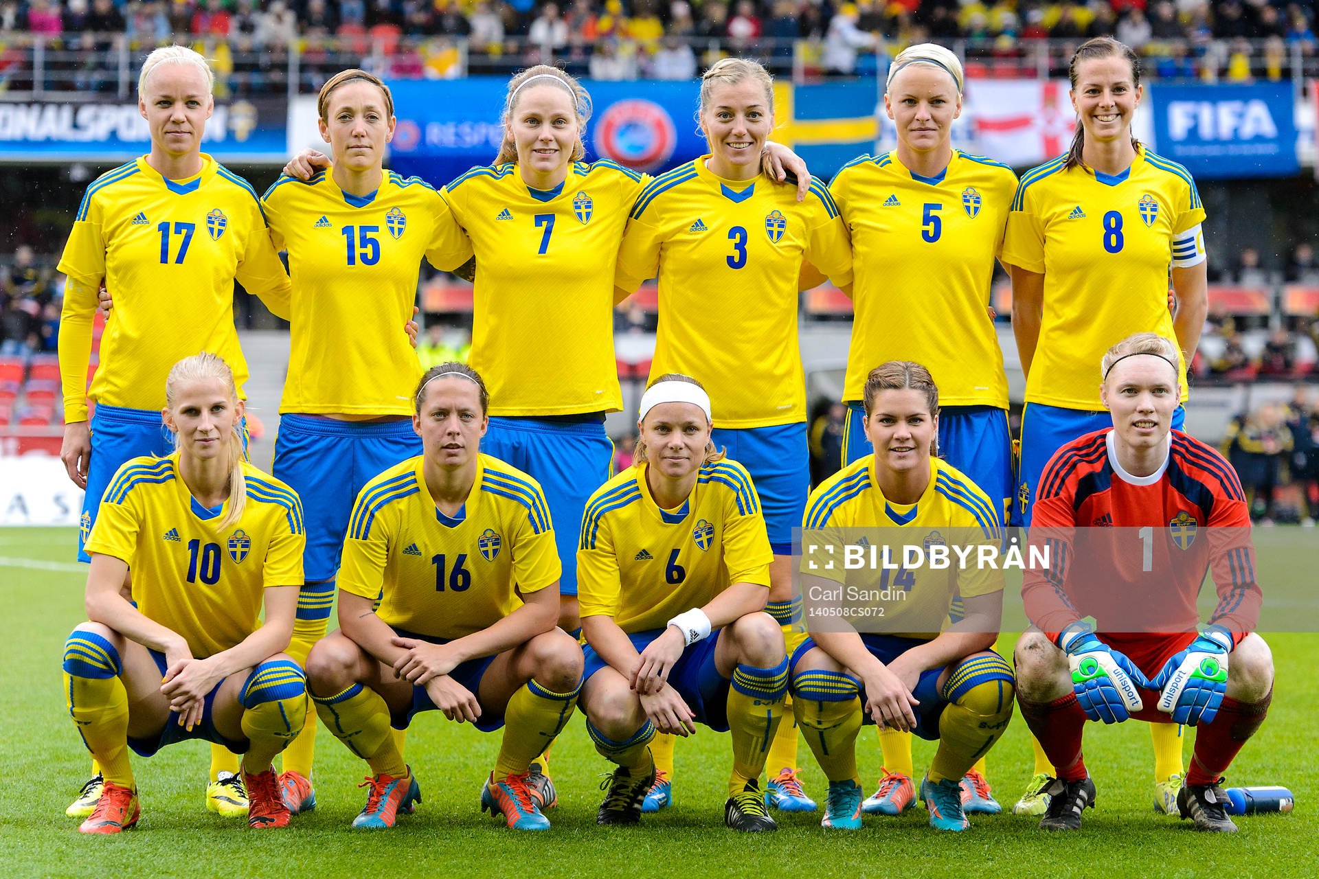 Sveriges startelva under fotbollsmatchen i VM-kvalet mellan Sverige och Nordirland den 8 maj 2014 i Växjö. Bakre raden fr.v. Caroline Seger, Therese Sjögran, Lisa Dahlkvist, Linda Sembrant, Nilla Fischer, Lotta Schelin. Främre raden fr.v. Sofia Jakobsson, Lina Nilsson, Sara Thunebro, Hanna Folkesson, målvakt Hedvig Lindahl .
