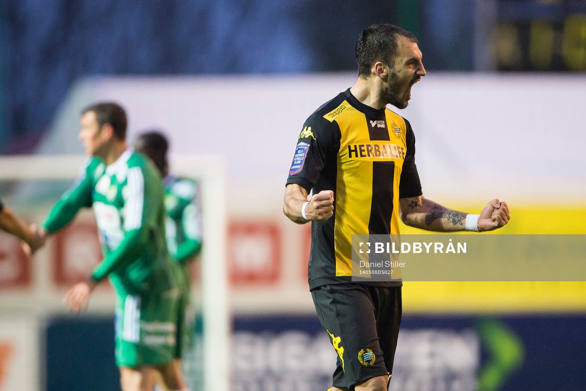 Hammarbys Marko Mihajlovic jublar efter segern i fotbollsmatchen i Superettan mellan Ljungskile och Hammarby den 8 maj 2014 i Ljungskile.