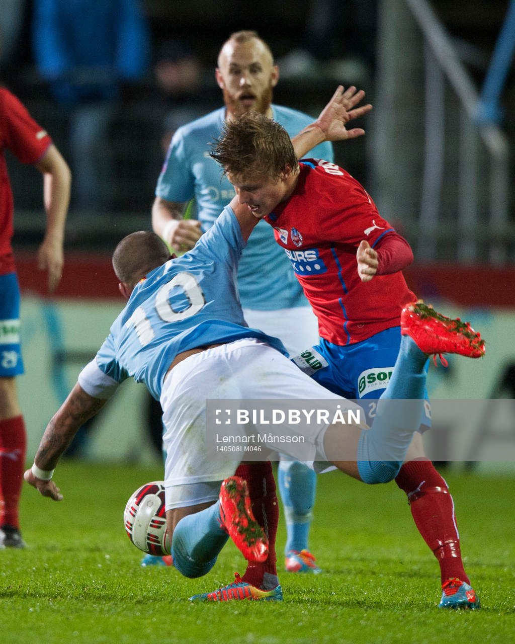 Helsingborgs Jere Uronen och Malmös Magnus Eriksson i
