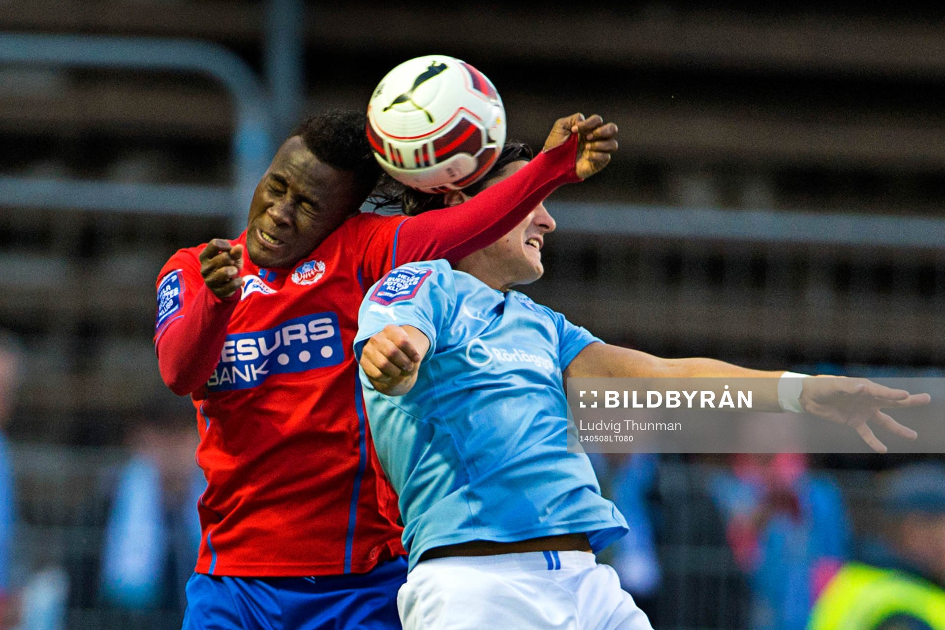 Helsingborgs David Accam i nickduell med Malmö FFs Miiko Albornoz under matchen i Allsvenskan mellan Helsingborg och Malmö FF den 8 maj 2014 i Helsingborg. 