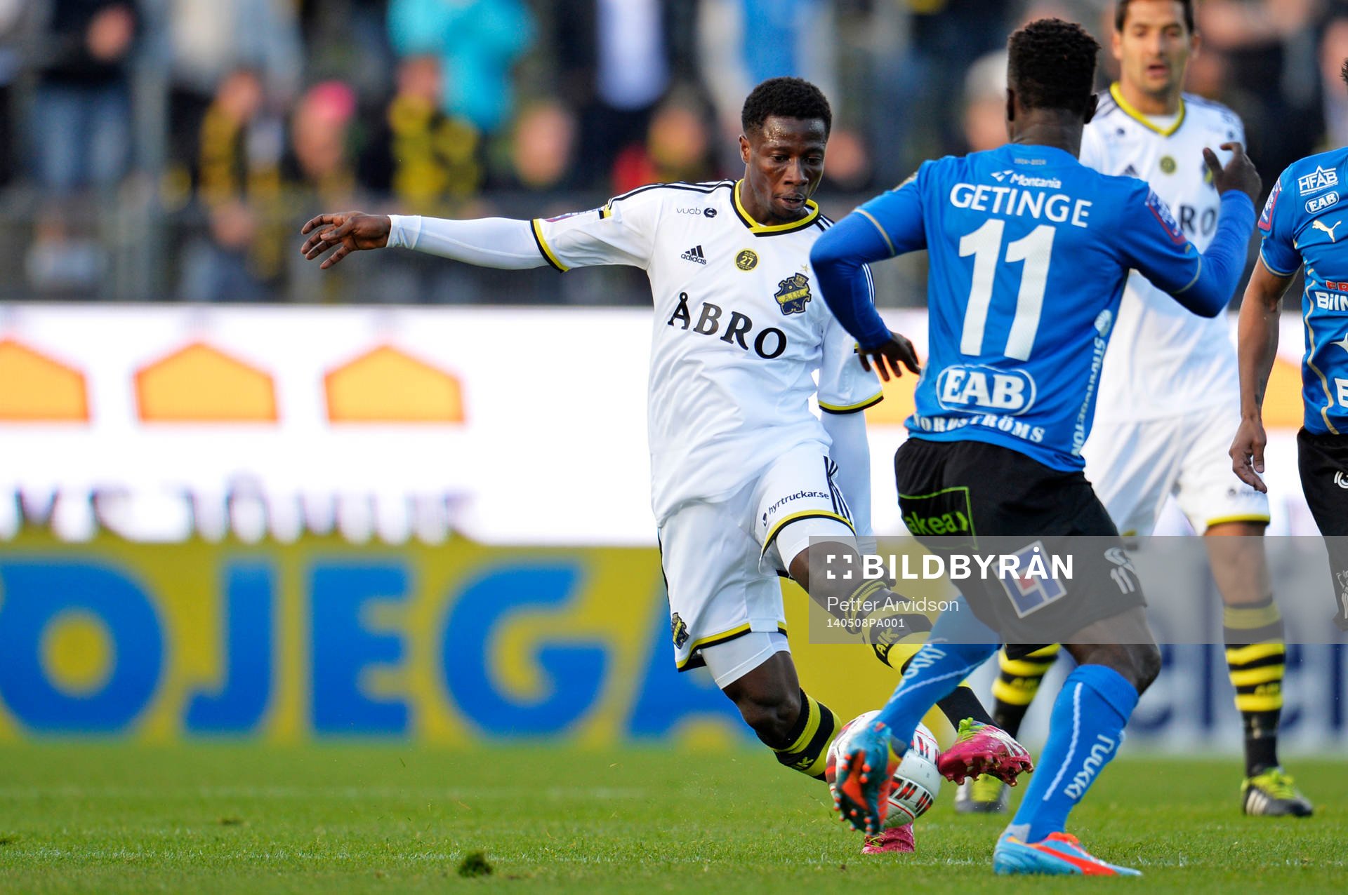 s Ebenezer Ofori och Halmstads King Osei Gyan