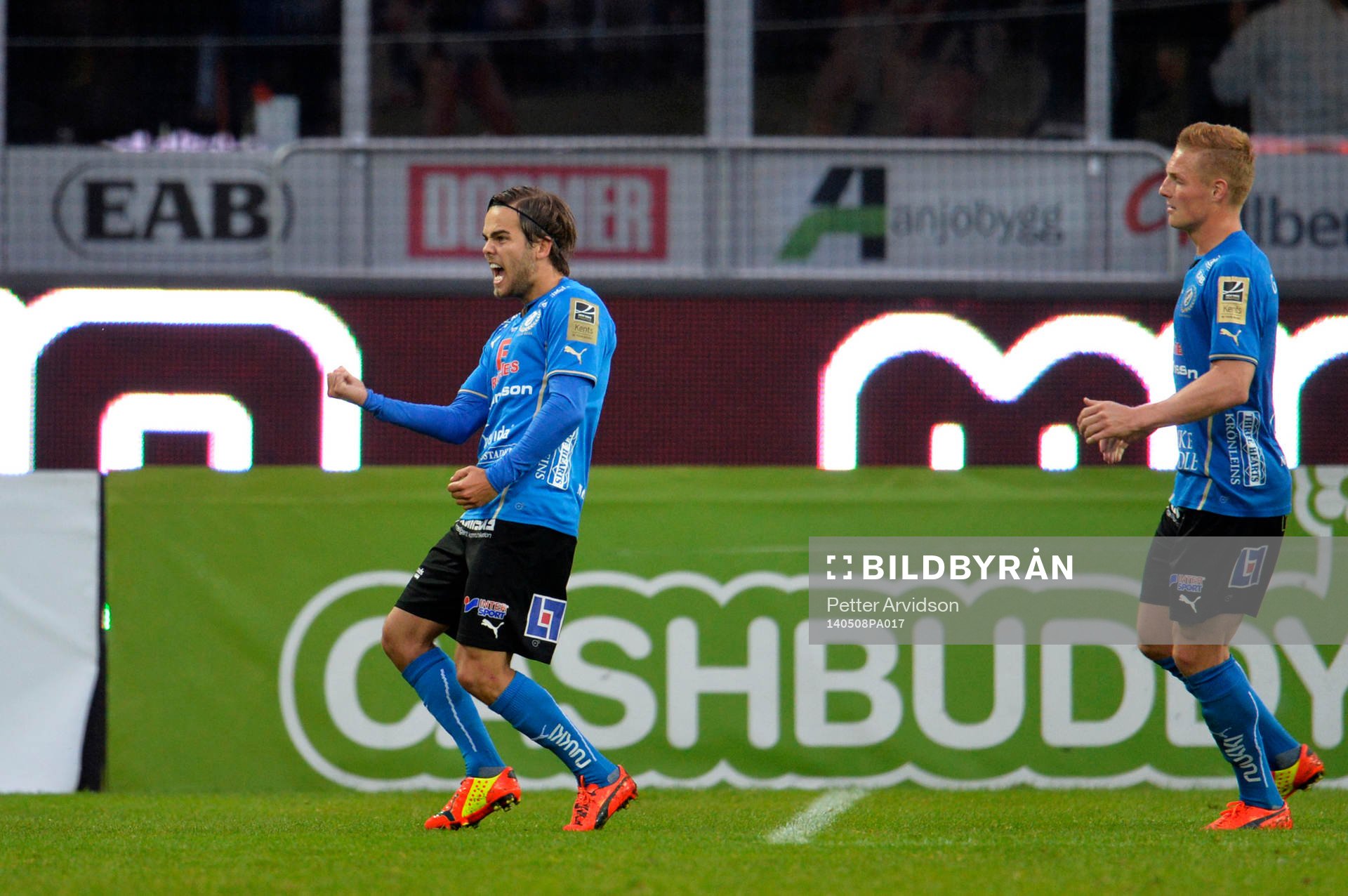 Halmstads Kristinn Steindorsson jublar efter 2-1 under fotbollsmatchen i Allsvenskan mellan Halmstad och AIK den 8 maj 2014 i Halmstad.