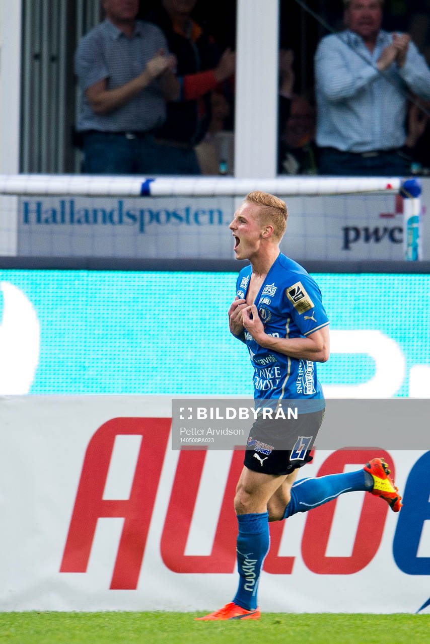 Halmstads Gudjón Baldvinsson jublar efter 1-1 under fotbollsmatchen i Allsvenskan mellan Halmstad och AIK den 8 maj 2014 i Halmstad.