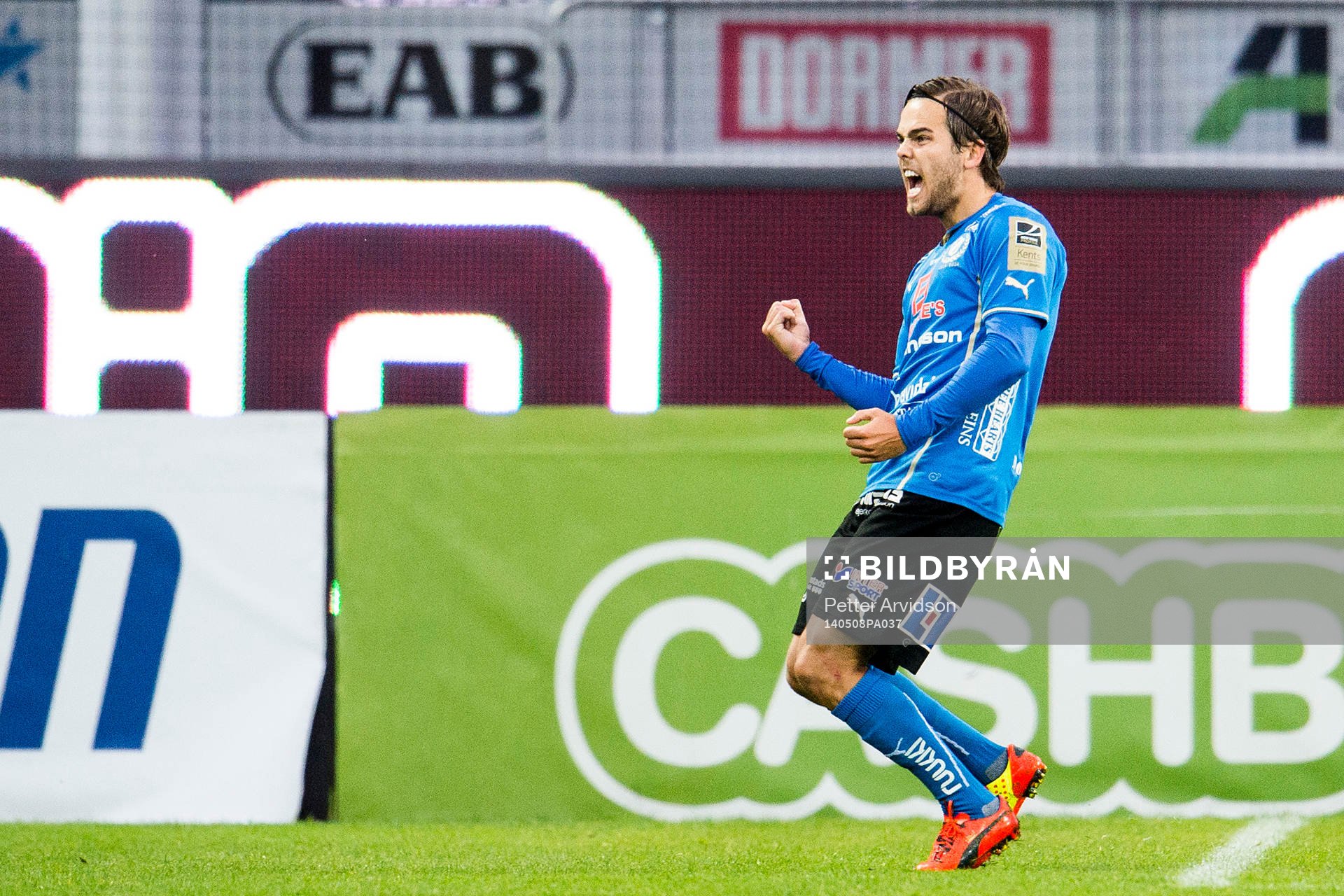 Halmstads Kristinn Steindorsson jublar efter 1-1 under fotbollsmatchen i Allsvenskan mellan Halmstad och AIK den 8 maj 2014 i Halmstad.