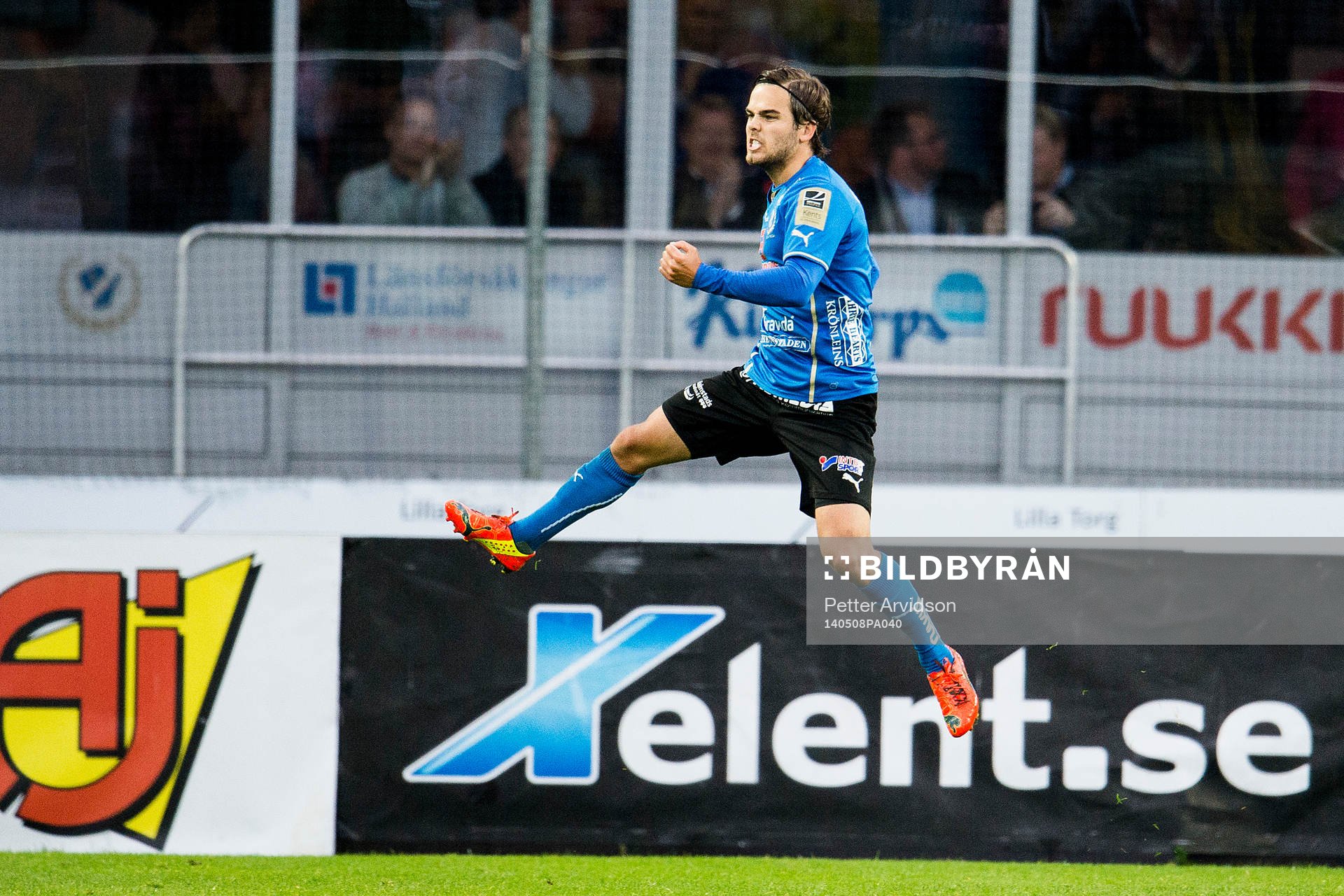 Halmstads Kristinn Steindorsson jublar efter 1-1 under fotbollsmatchen i Allsvenskan mellan Halmstad och AIK den 8 maj 2014 i Halmstad.