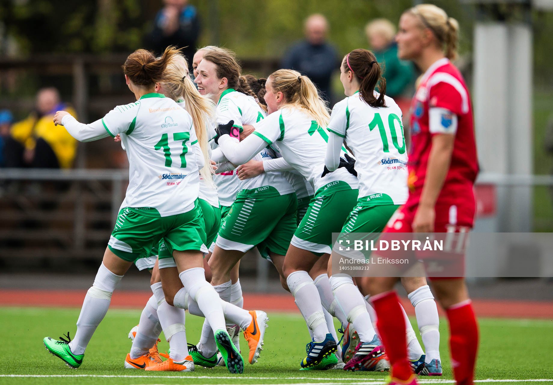 Hammarbys spelare jublar