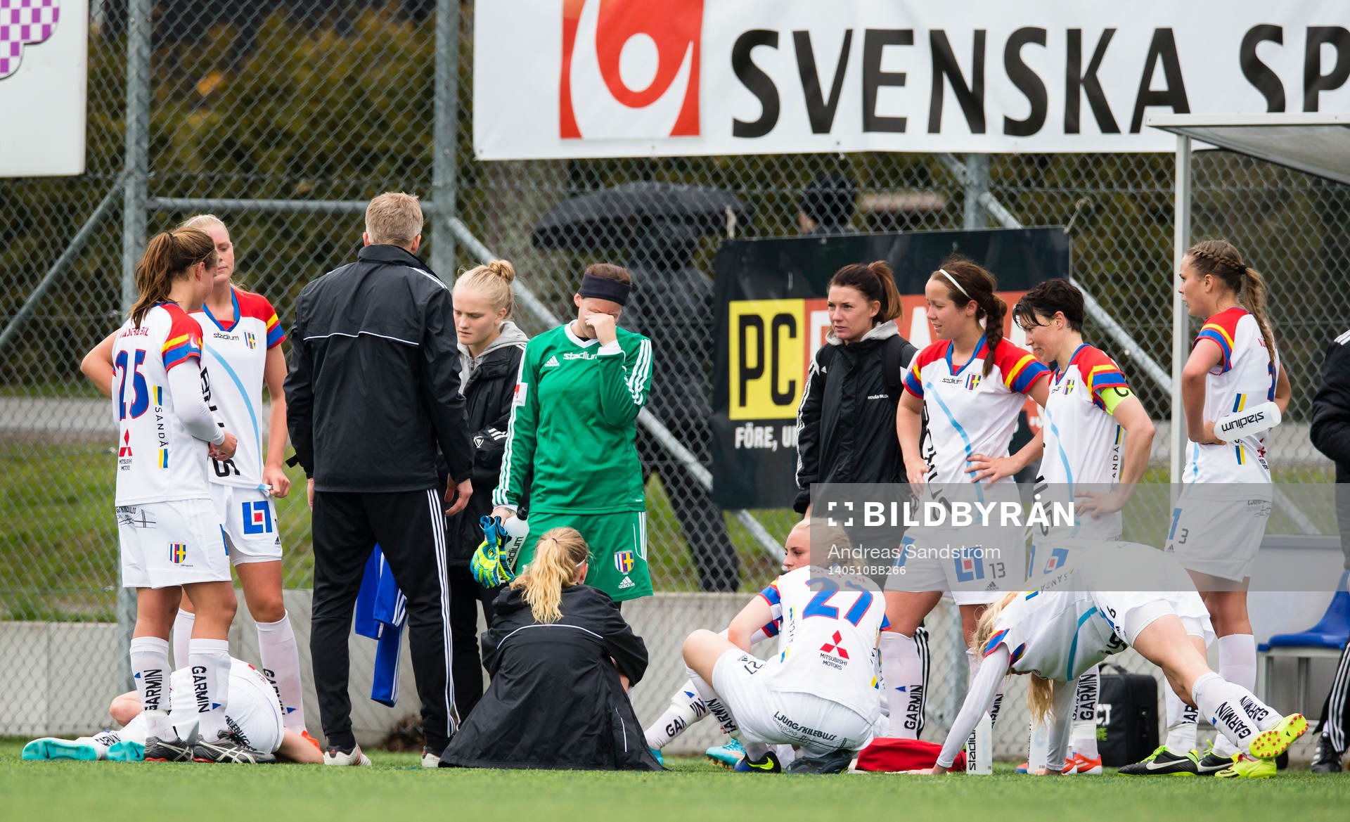 Hovås Billdals spelare ser besvikna ut