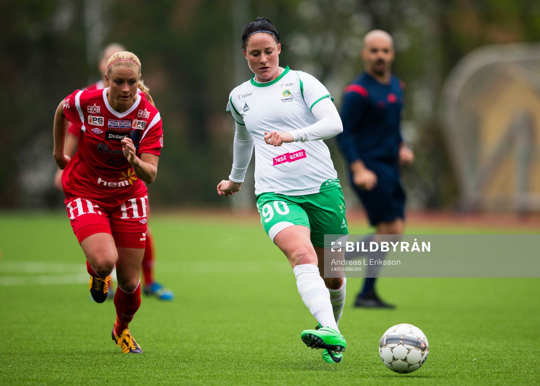 Halmias Frida Jingblad jagar Hammarbys Matilda Agné