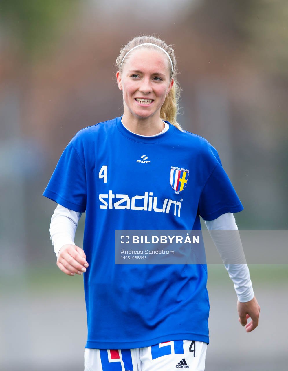 Hovås Billdals Amanda Hallesjö inför fotbollsmatchen i Elitettan mellan Älta och Hovås Billdal den 10 Maj 2014 i Stockholm. 