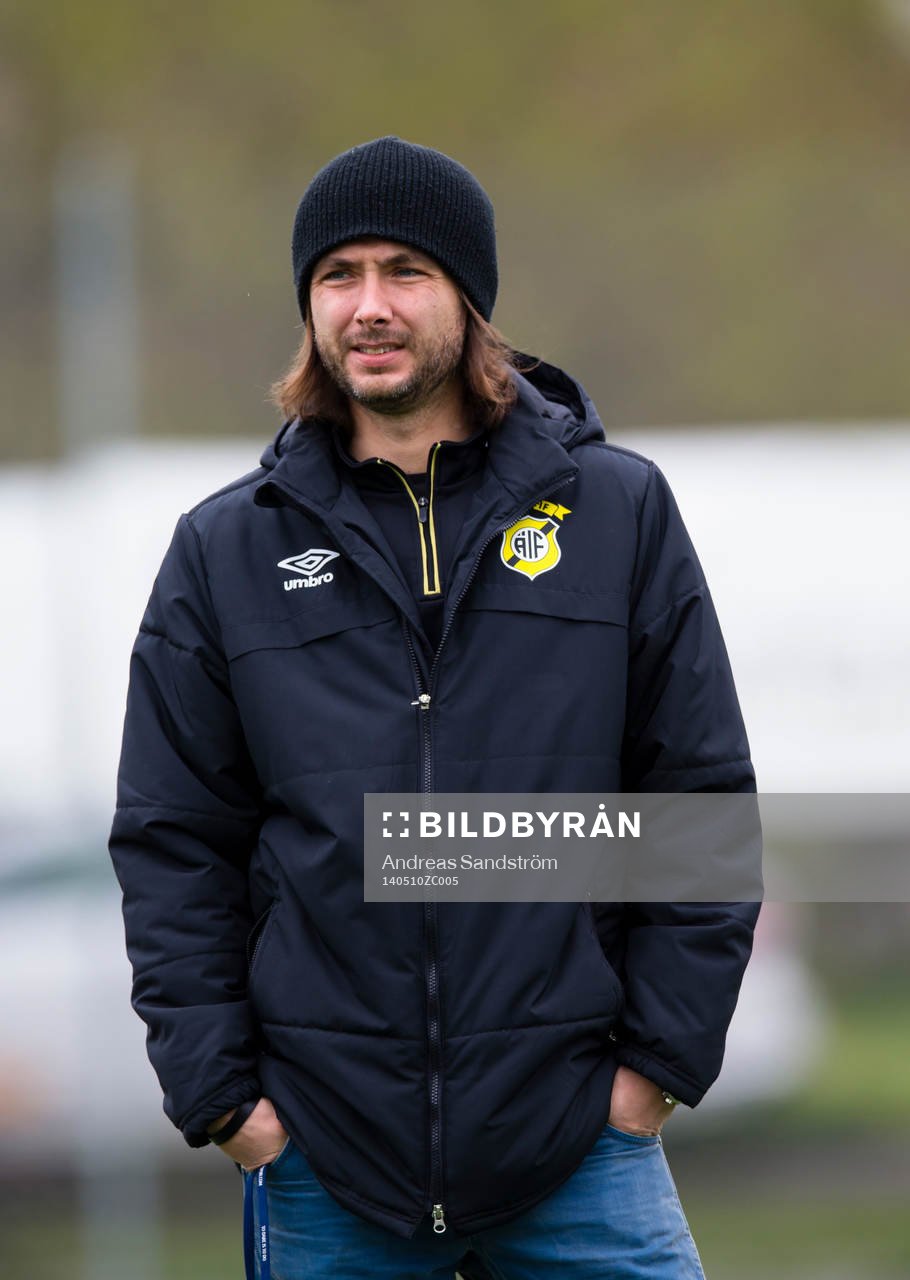 Ältas fystränare Sebastian Ekblom-Bak inför fotbollsmatchen i Elitettan mellan Älta och Hovås Billdal den 10 Maj 2014 i Stockholm. 