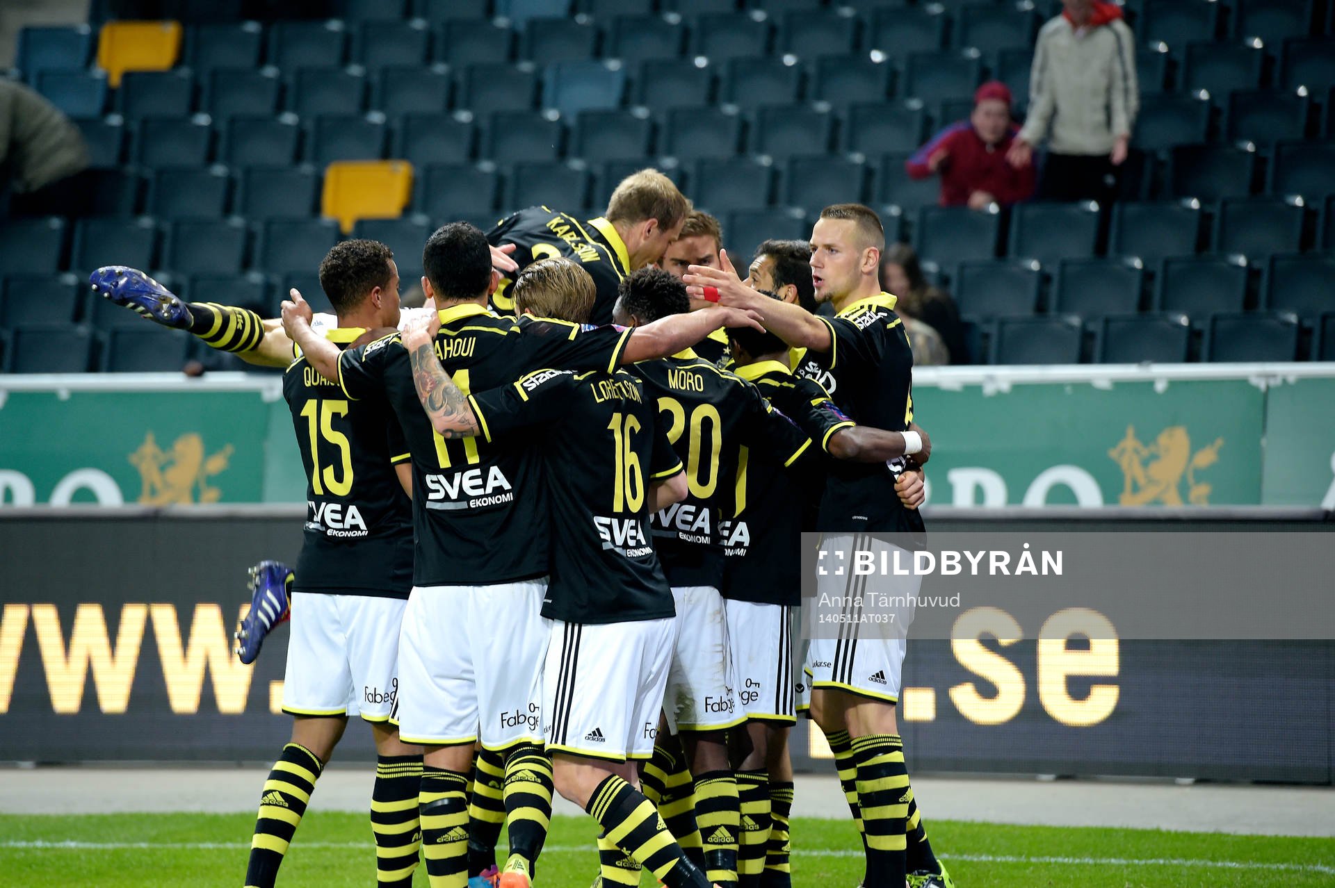 AIK:s spelare jublar efter att Celso Borges gjort 2-1 på straff under fotbollsmatchen i Allsvenskan mellan AIK och Mjällby den 11 maj 2014.