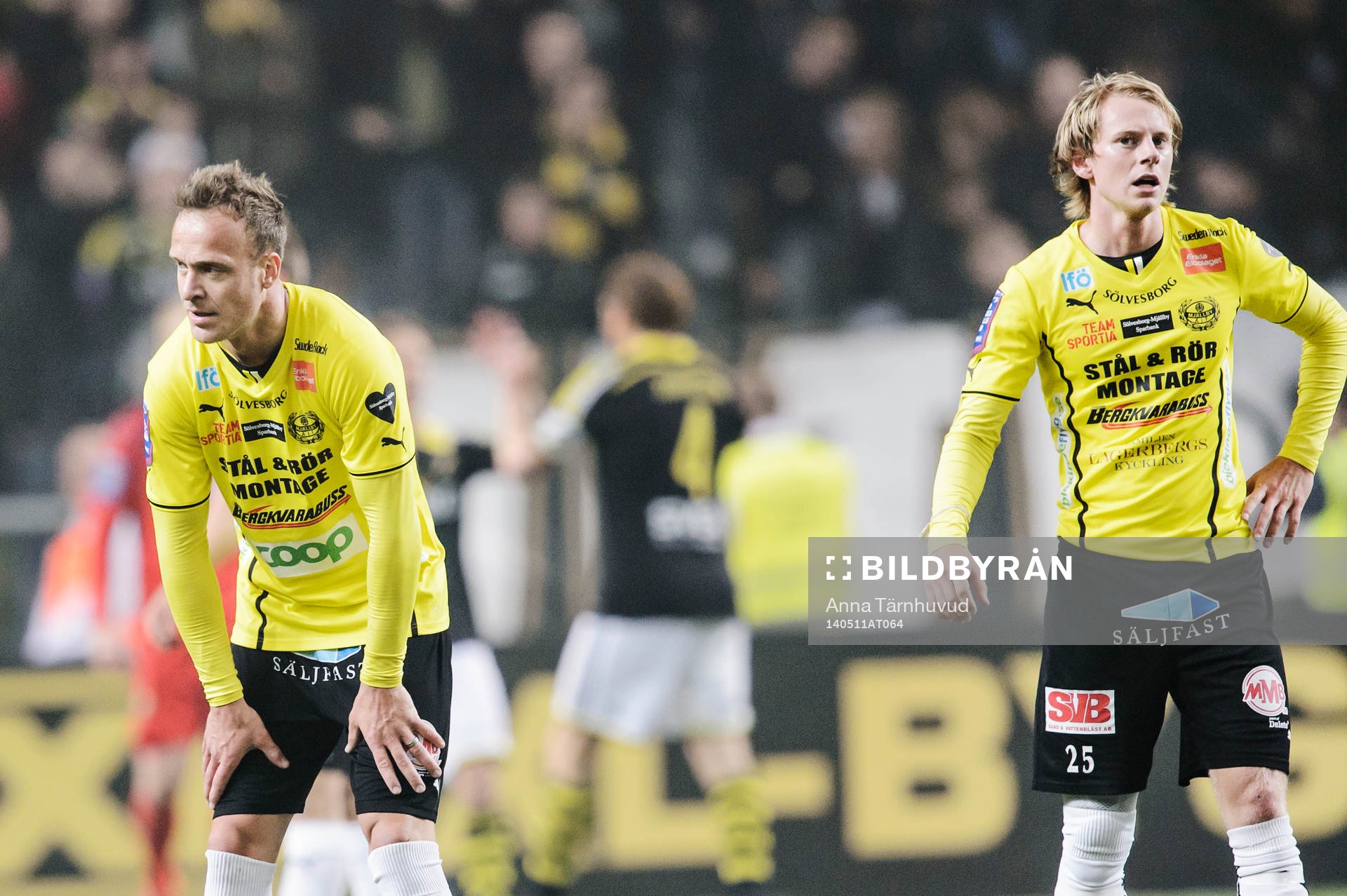 Mjällbys Marcus Ekenberg och Anton Dahlström deppar