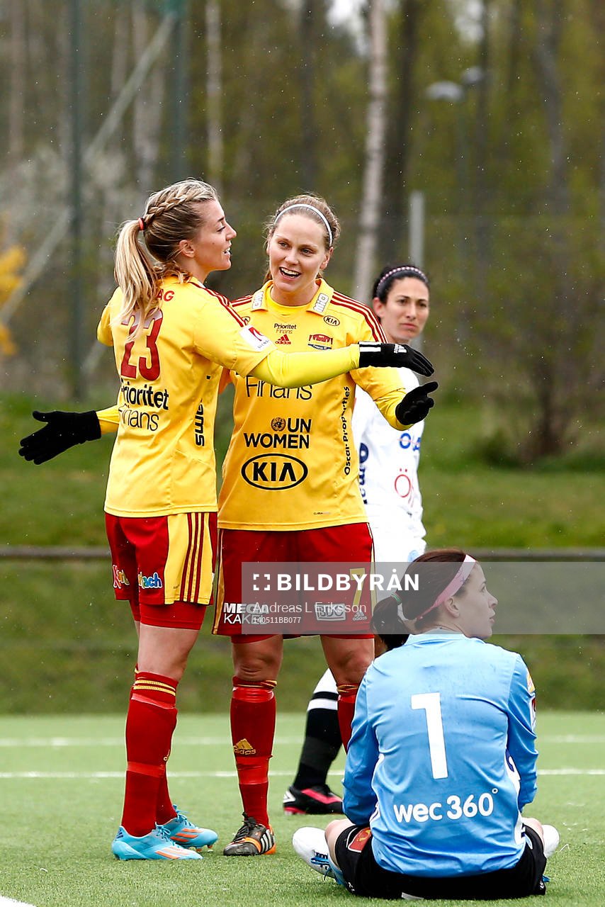 Örebros målvakt Stephanie Labbé deppar samtidigt som