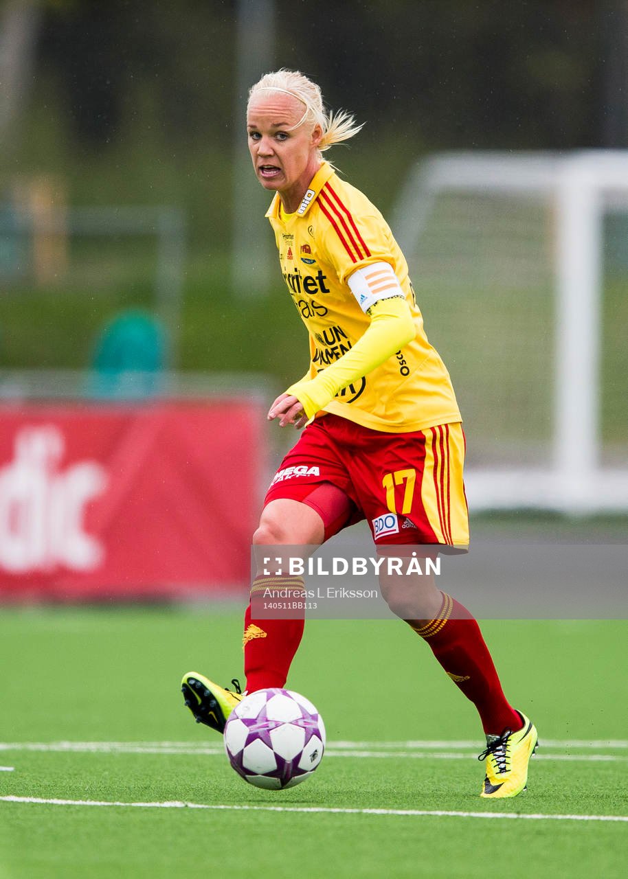 Tyresös Caroline Seger med bollen