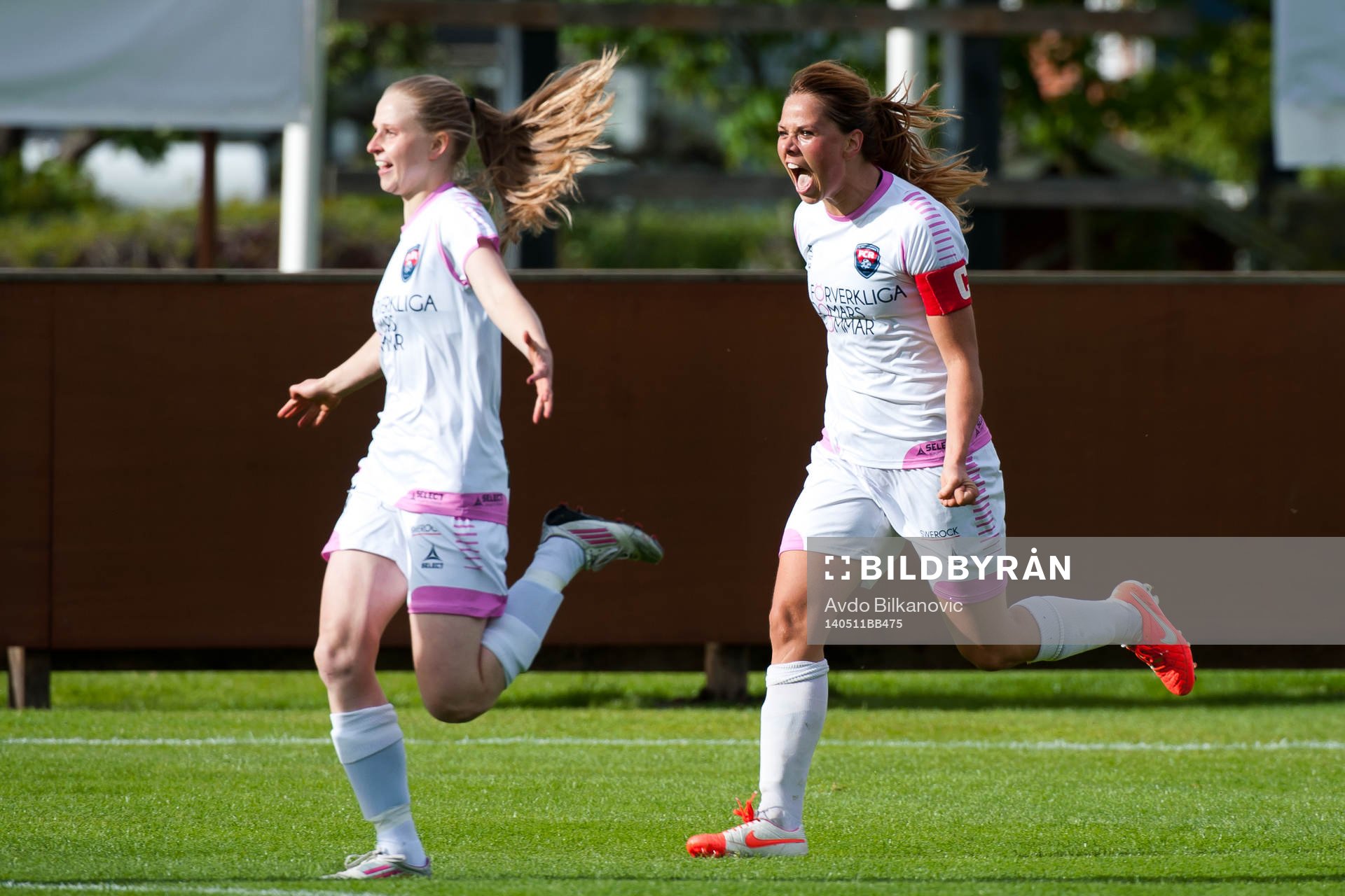 Rosengårds Sara Björk Gunnarsdottir jublar efter att Therese Sjögran (ej med på bild) gjorde 1-2 målet under fotbollsmatchen i Damallsvenskan mellan Kristianstad och Rosengård den 11 maj 2014 i Kristianstad