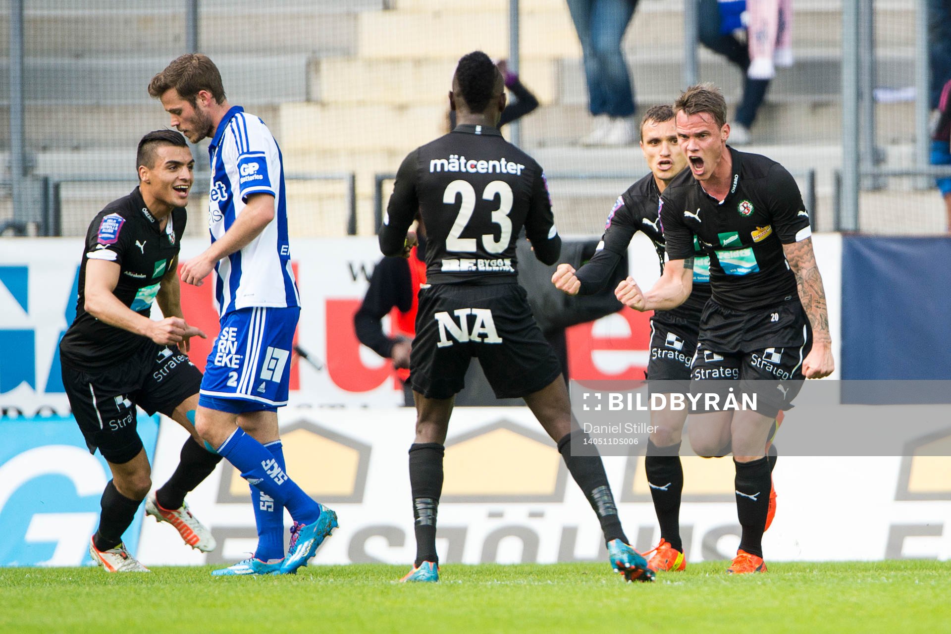 Örebros Erik Moberg jublar