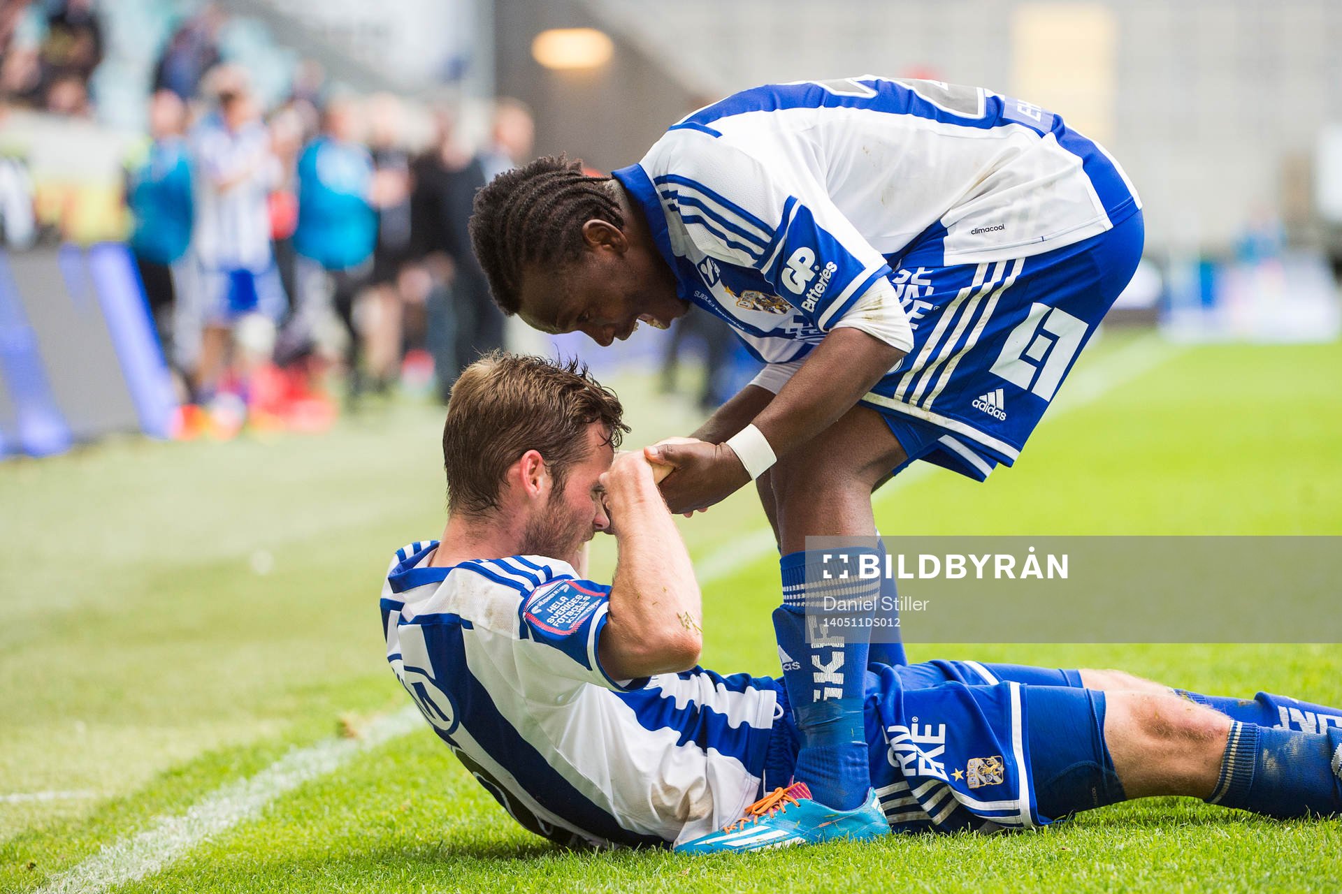 IFK Göteborgs May Mahlangu och Emil Salomonsson jublar