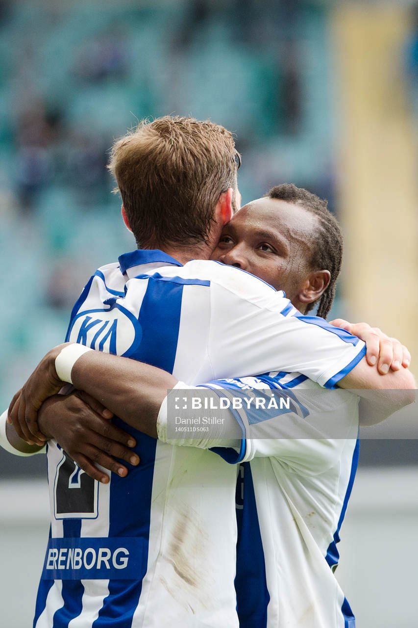 IFK Göteborgs May Mahlangu kramar om Emil Salomonsson