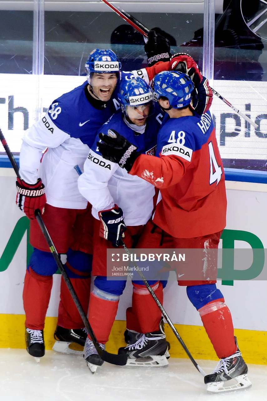 Tjeckiens Jaromir Jagr, Tomas Rolinek och Tomas Hertl jublar