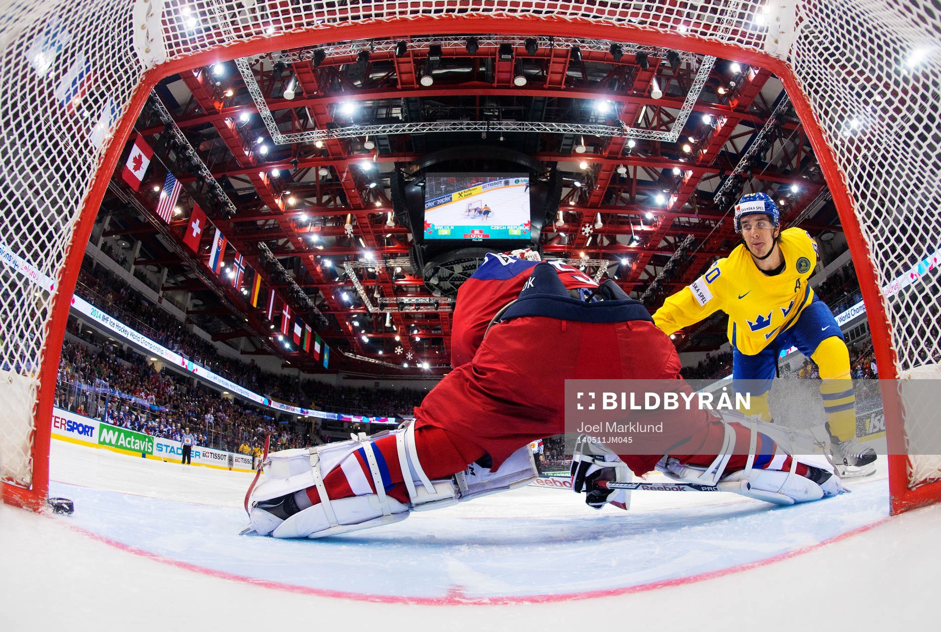 Sveriges Mikael Backlund missar en straff