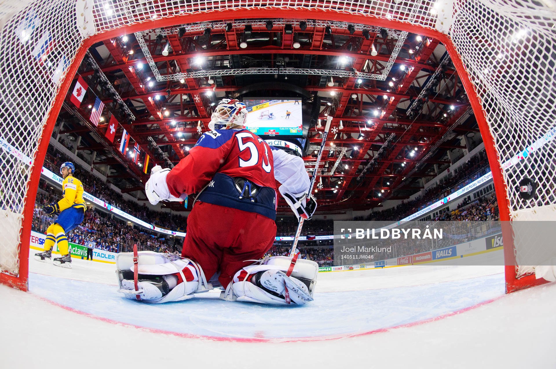 Sveriges Joakim Lindström skjuter in det matchavgörande