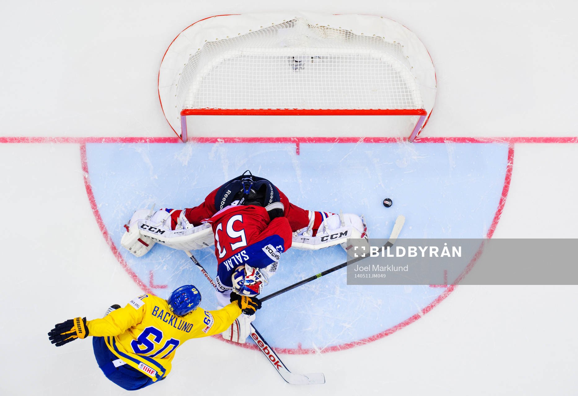 Sveriges Mikael Backlund missar en straff mot Tjeckiens