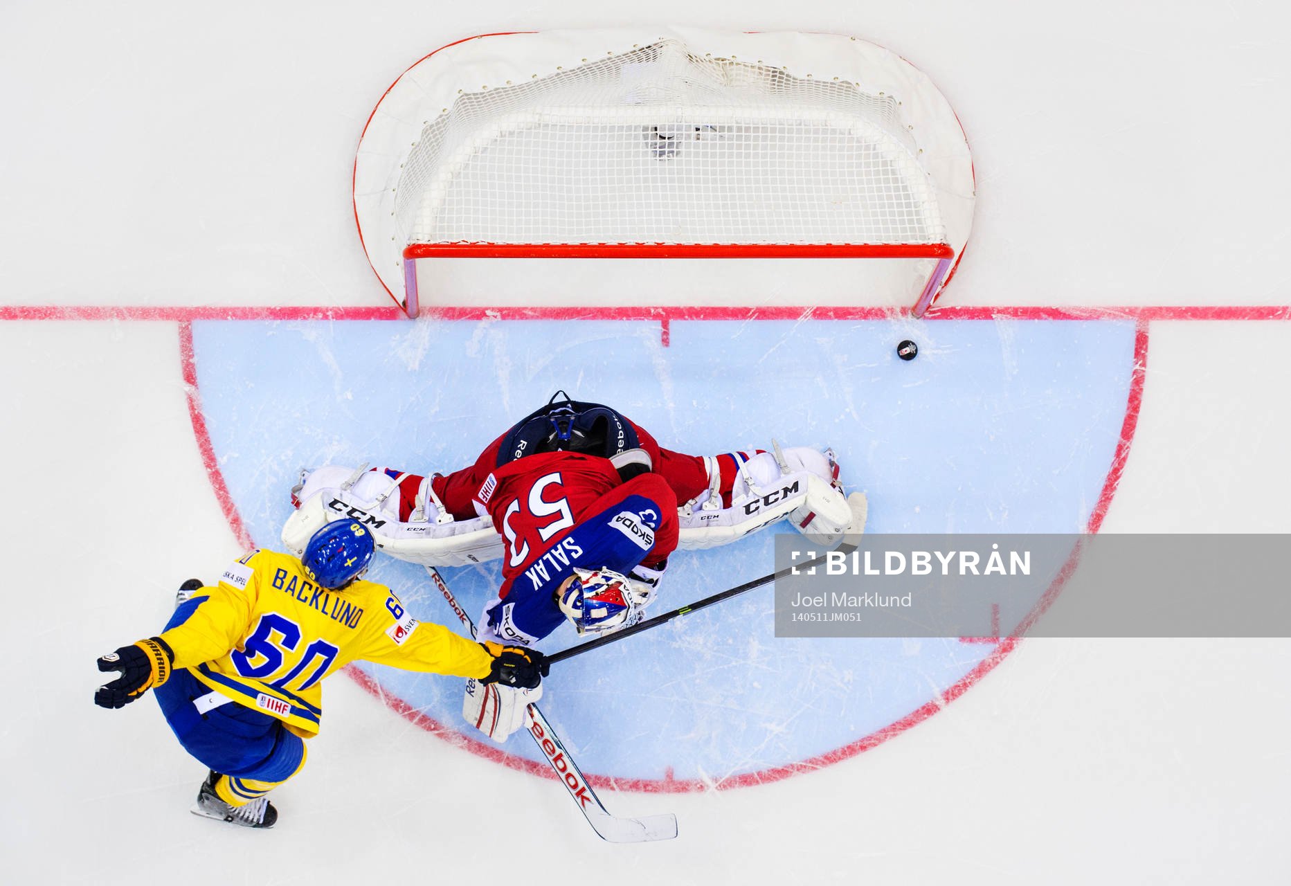 Sveriges Mikael Backlund missar en straff mot Tjeckiens