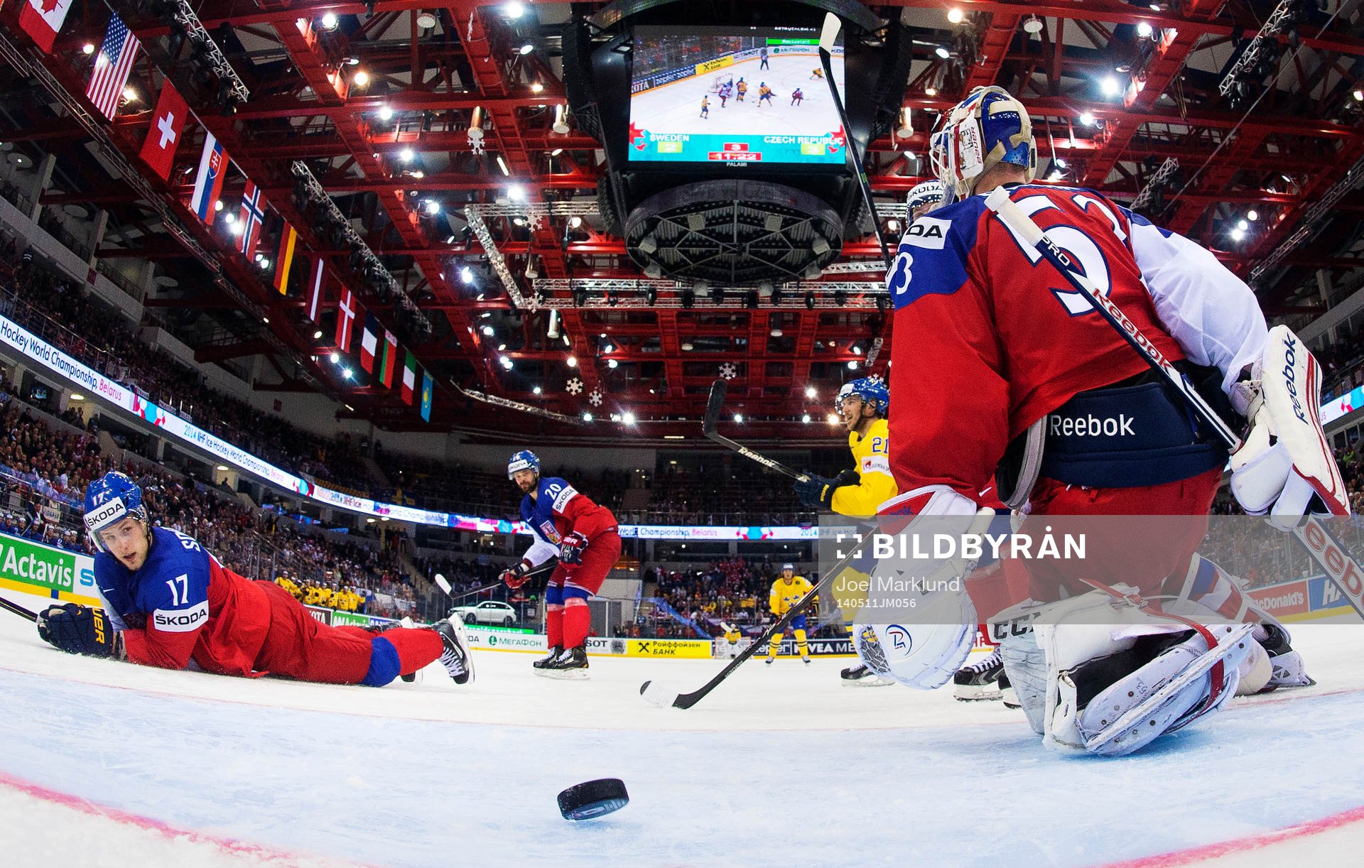 Tjeckiens Vladimir Sobotka deppar när han ser 3-3-pucken