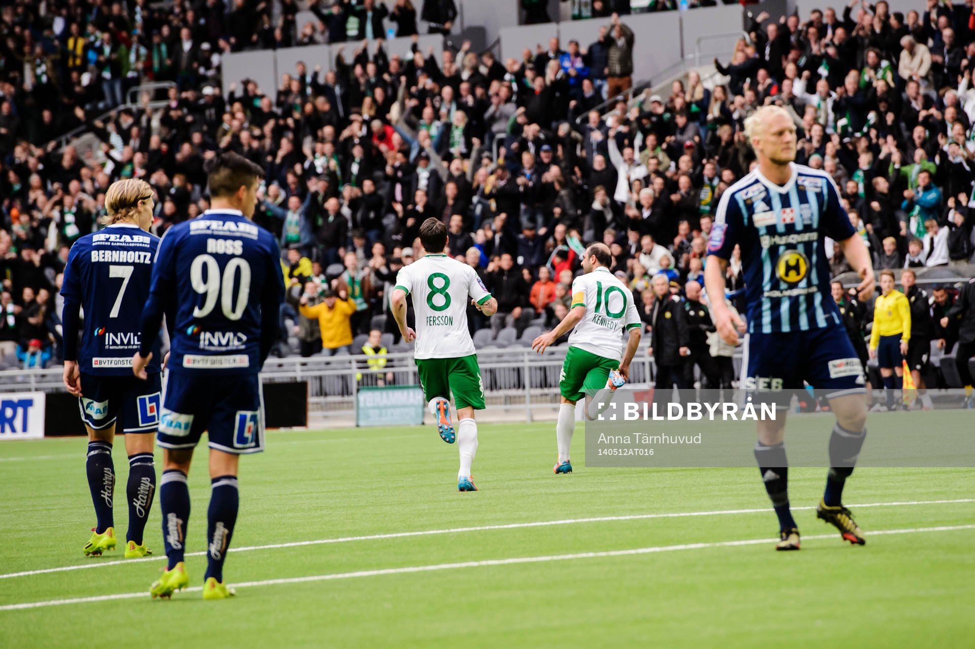Hammarbys spelare jublar och Husqvarnas  deppar