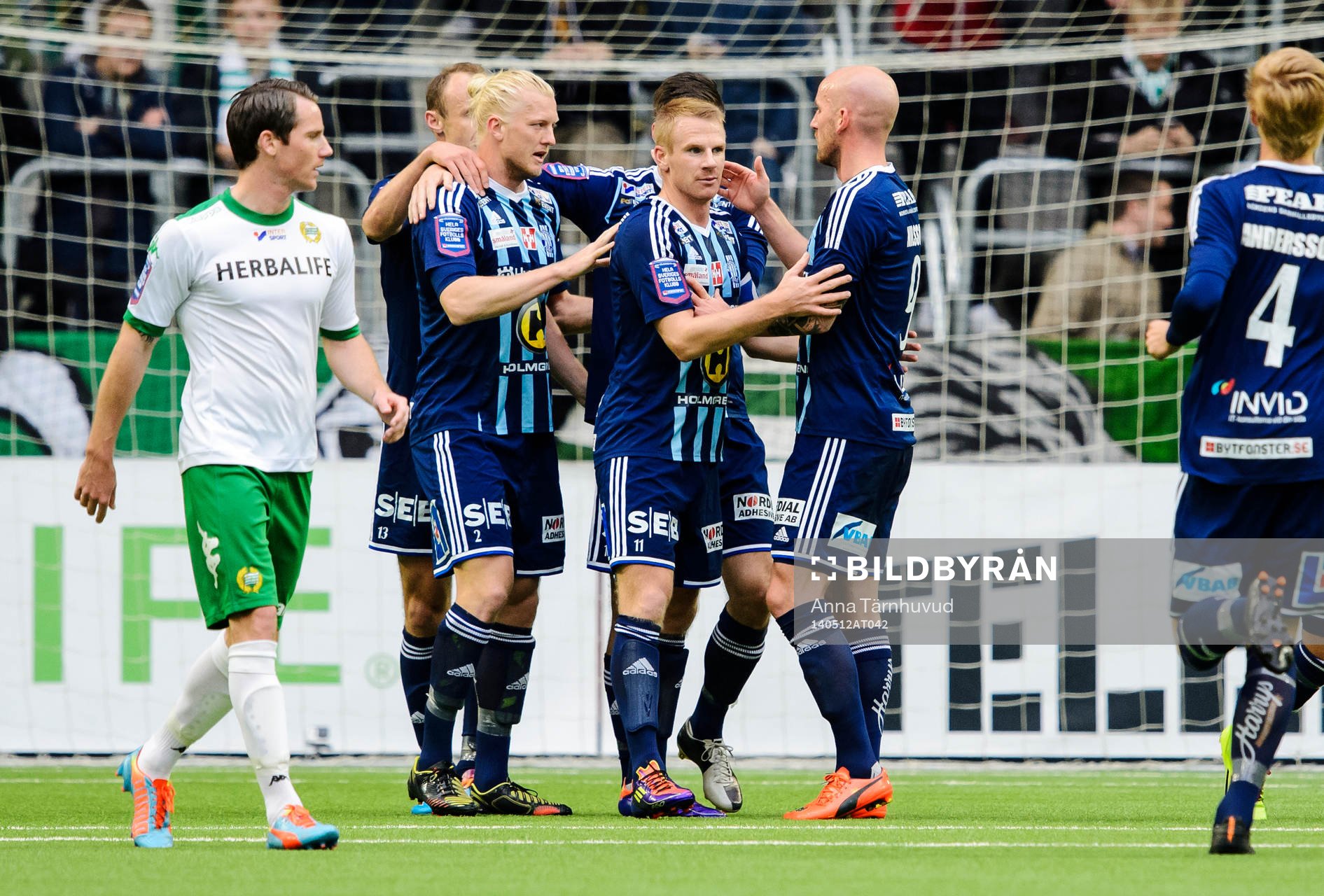 Husqvarnas spelare jublar och Hammarbys deppar