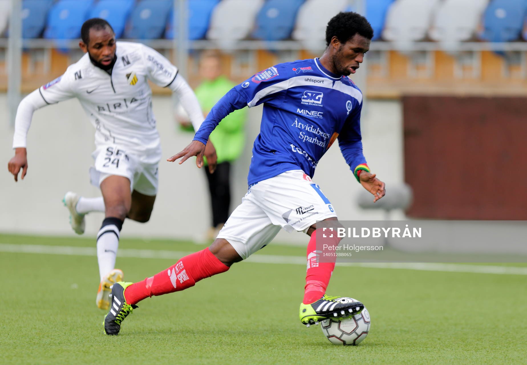 Varnad Åtvidabergs Mohamed Abubakari och Häckens René