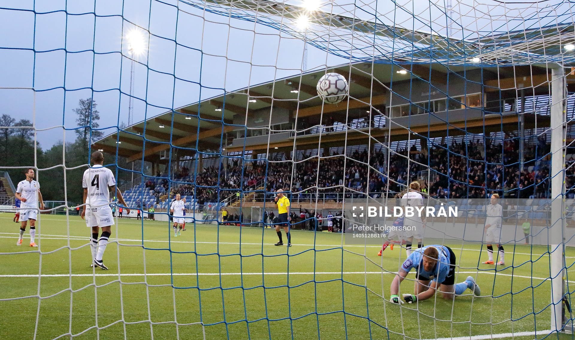 Häckens målvakt Christoffer Källqvist släpper in mål