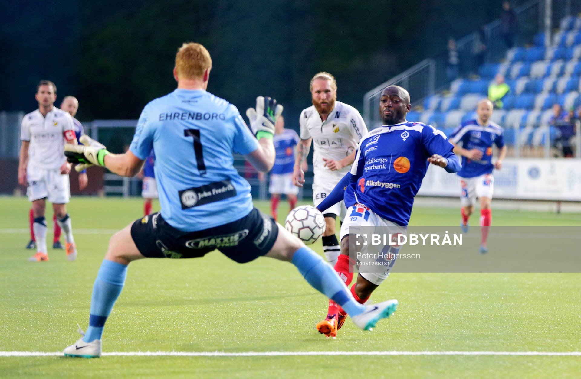 Åtvidabergs John Owoeri gör mål som döms bort, förbi