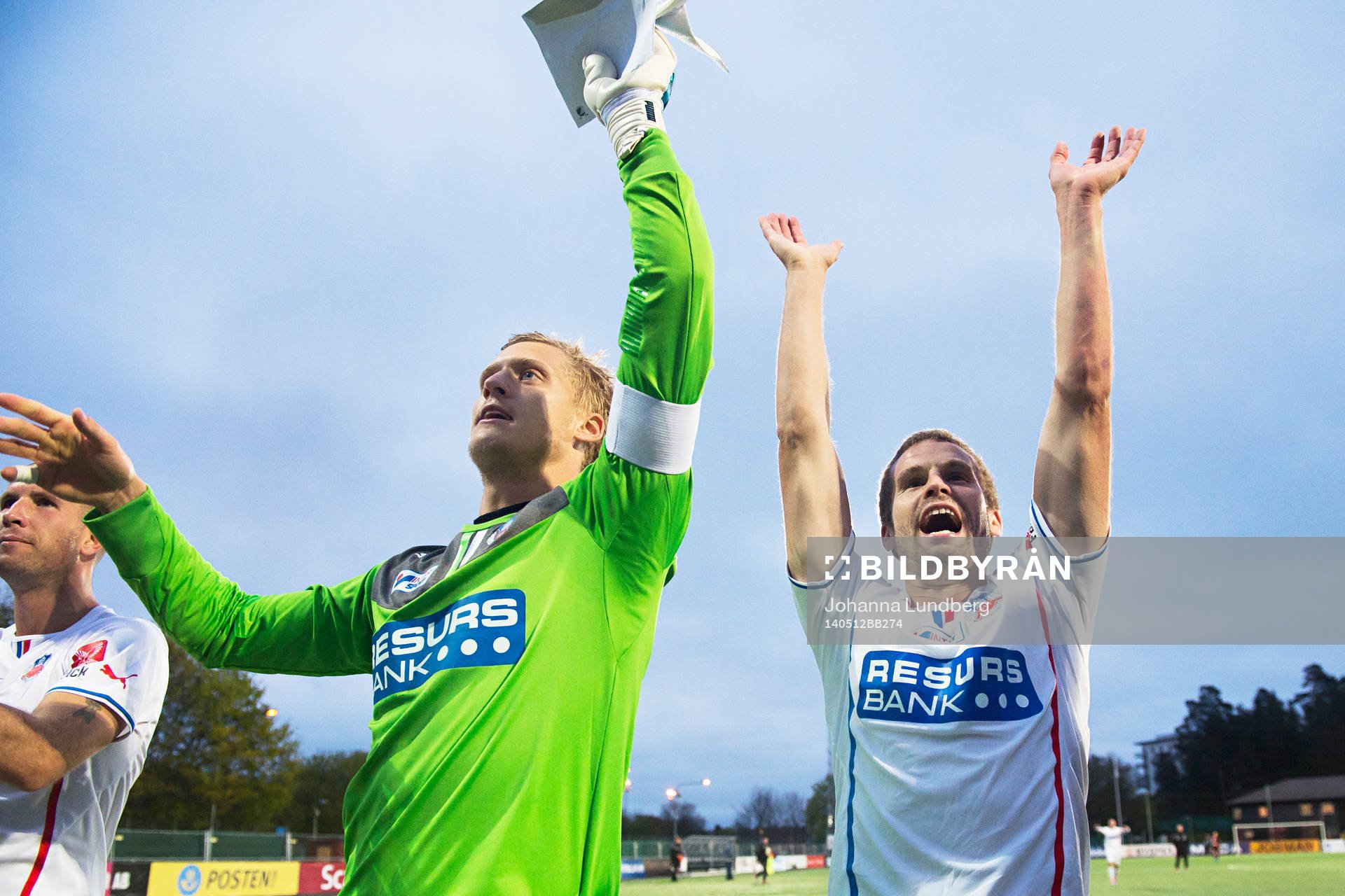 Helsingborgs målvakt Pär Hansson och Christoffer Andersson jublar under fotbollsmatchen i Allsvenskan mellan Brommapojkarna och Helsingborg den 12 maj 2014 i Stockholm.