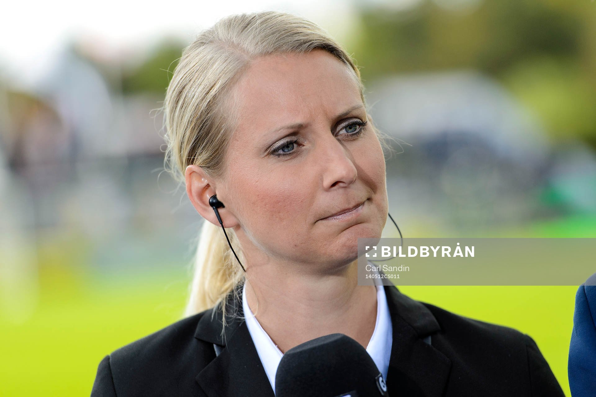 Malin Jonsson, expert på Cmore, innan fotbollsmatchen i