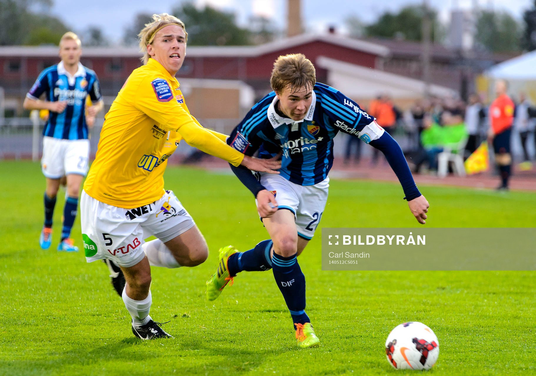 Falkenbergs Carl-Oscar Andersson jagar Djurgårdens Simon