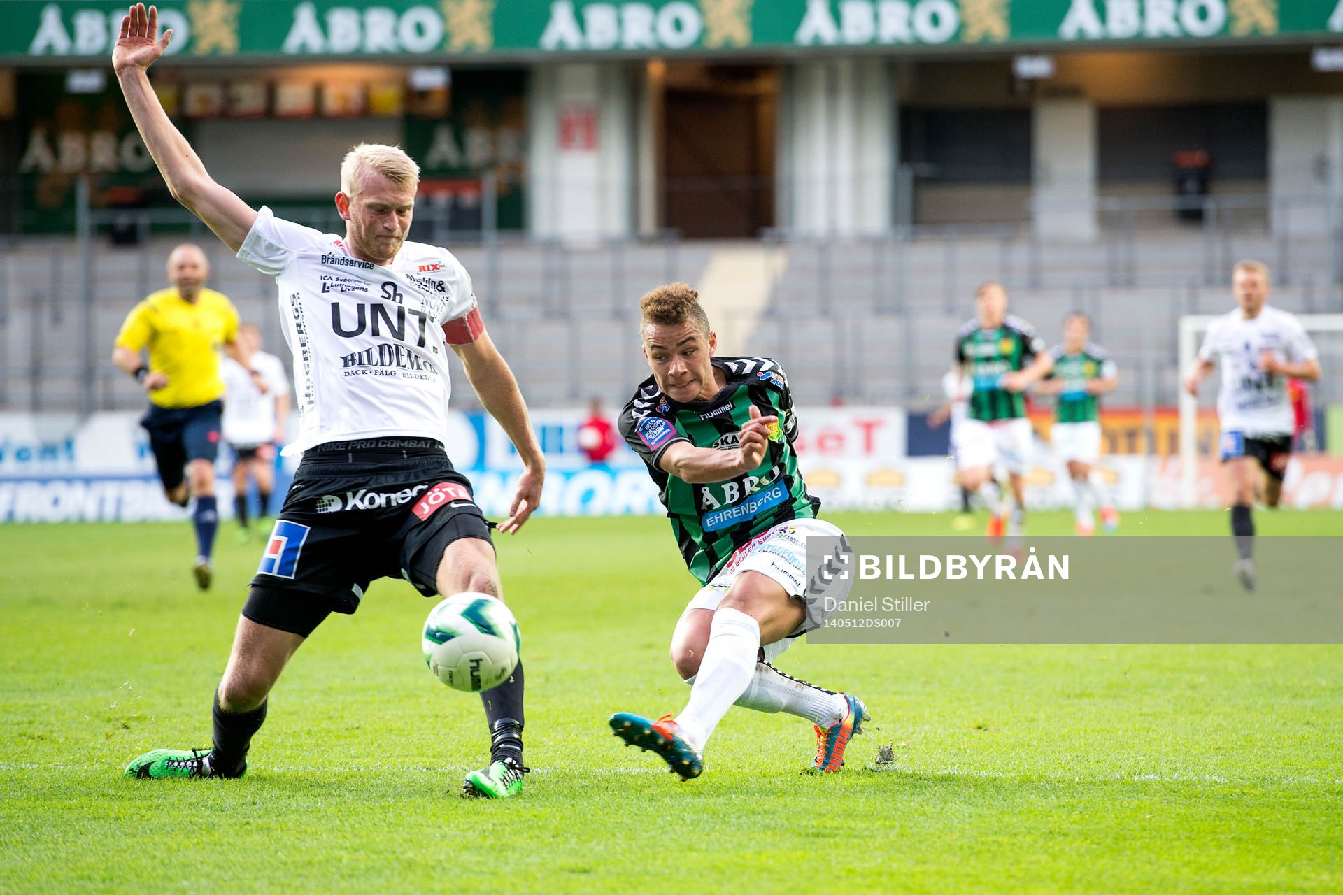 GAIS Malkolm Moenza testar skott medan Sirius Carl Nyström