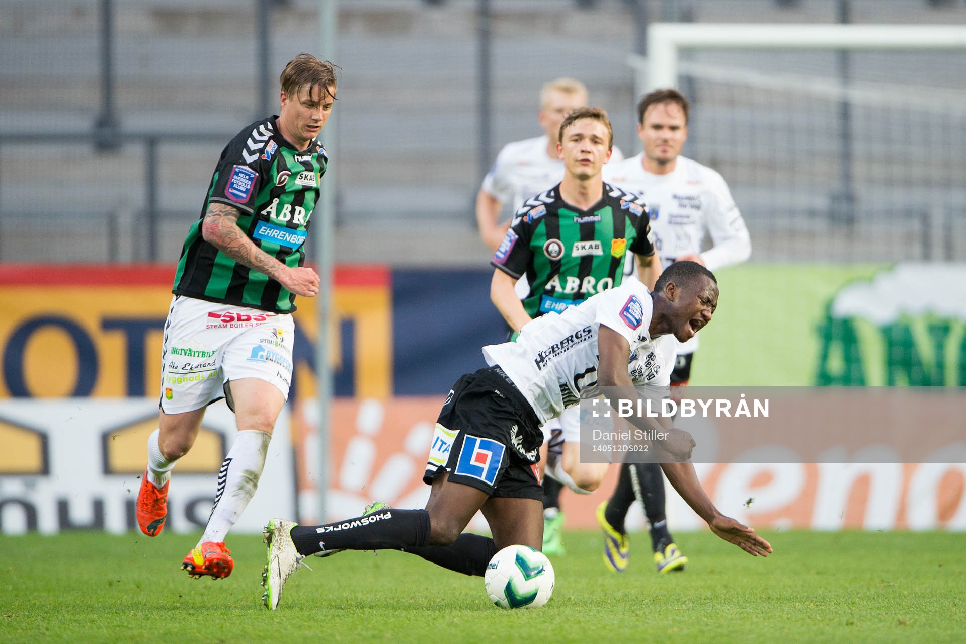 Sirius Moses Ogbu fälls av GAIS Andreas Drugge