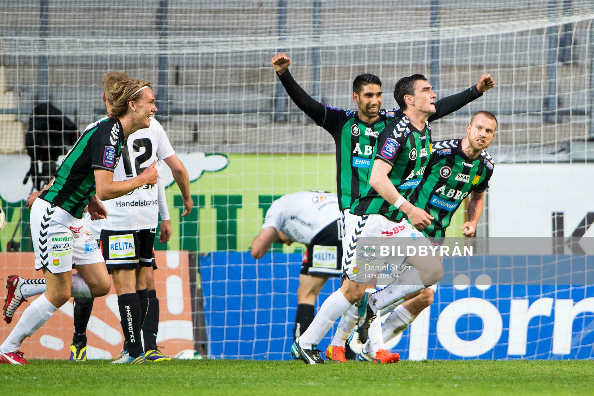 GAIS Bobby Warshaw har precis gjort 1-0 och Gais jublar