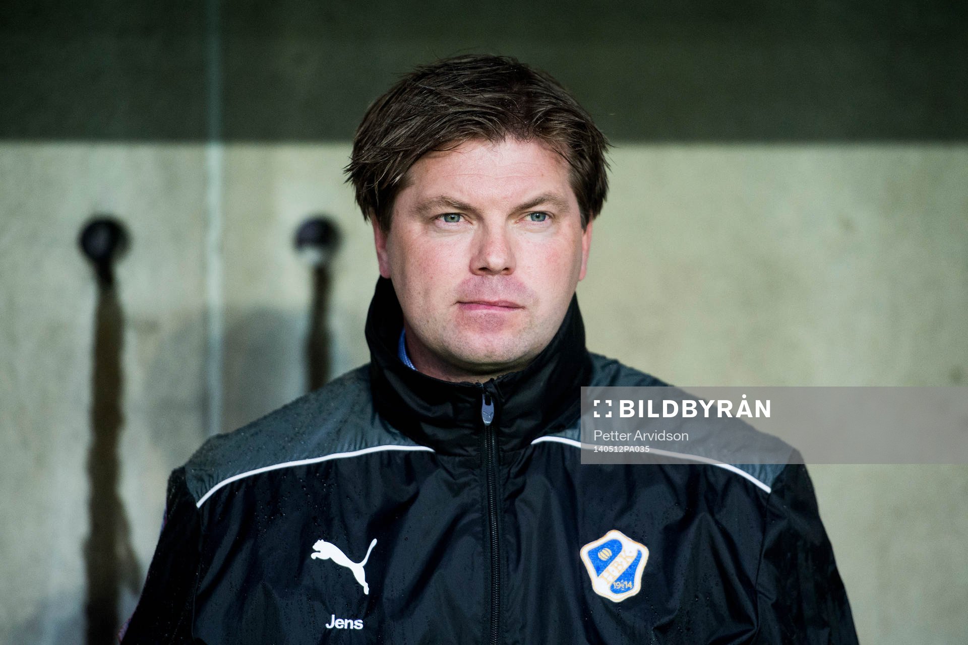 Halmstads tränare Jens Gustafsson under den allsvenska fotbollsmatchen mellan Malmö FF och Halmstad den 12 maj 2014 i Malmö.