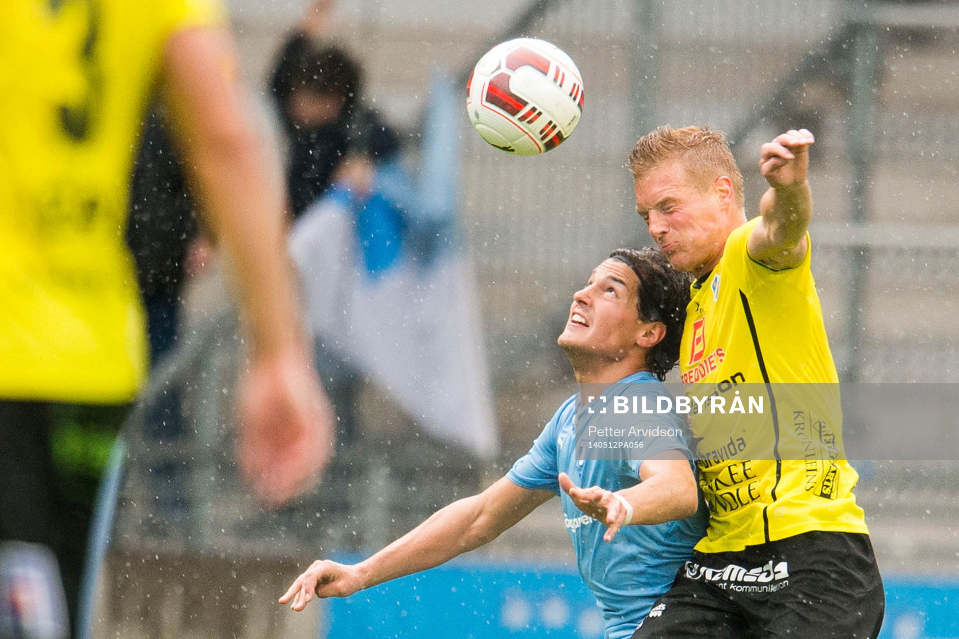 Malmö FFs Miiko Albornoz i nickduell med Halmstads Gudjón